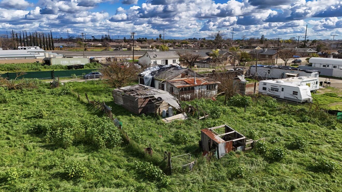 1686 E Foster Dr #H, Tulare, CA 93274