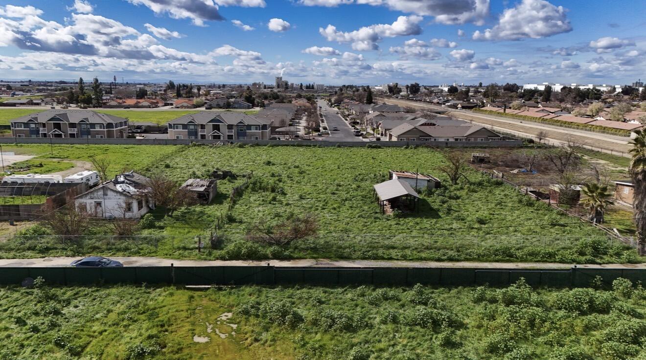 1686 E Foster Dr #H, Tulare, CA 93274