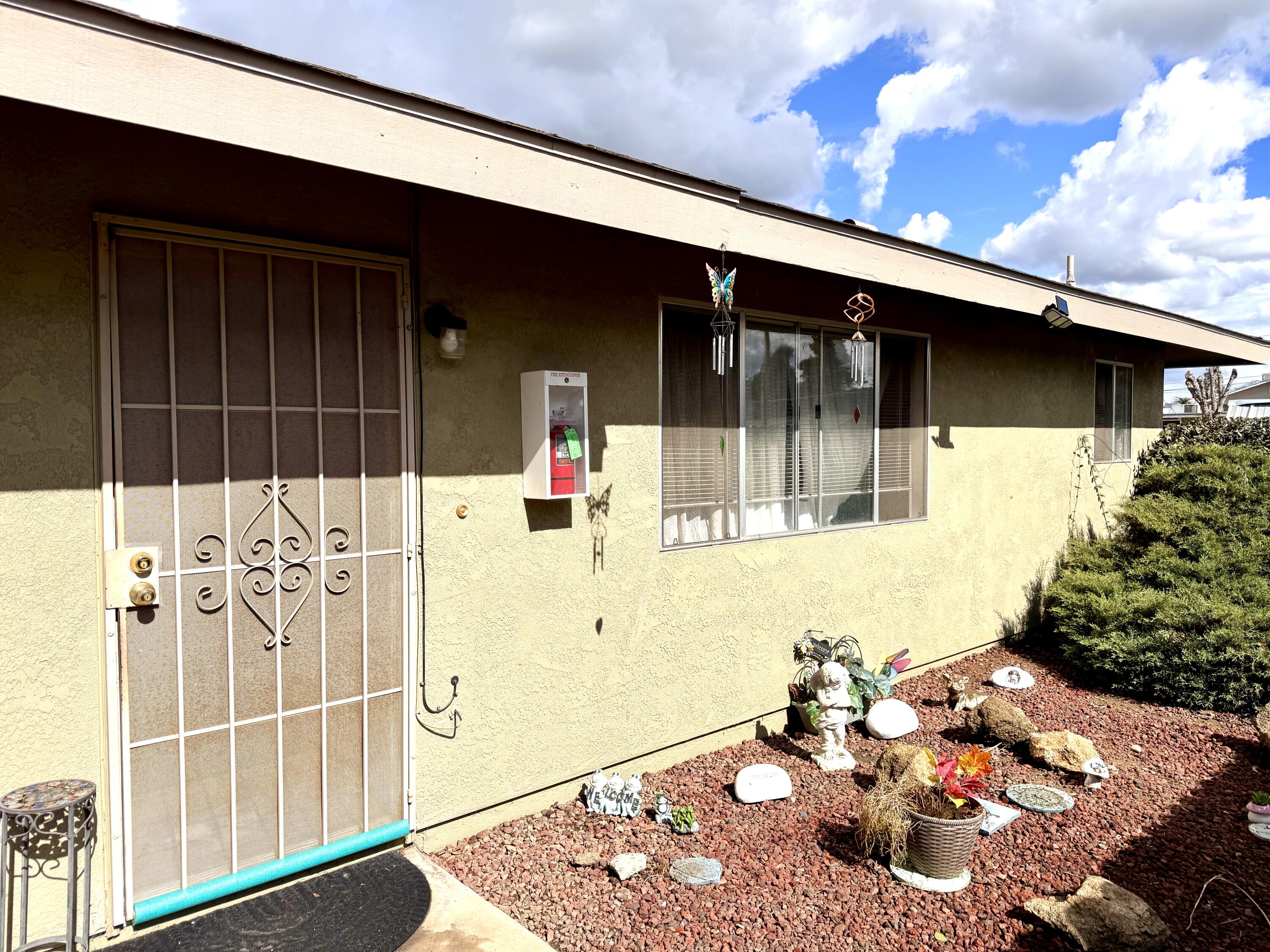 208 N B St, Exeter, CA 93221