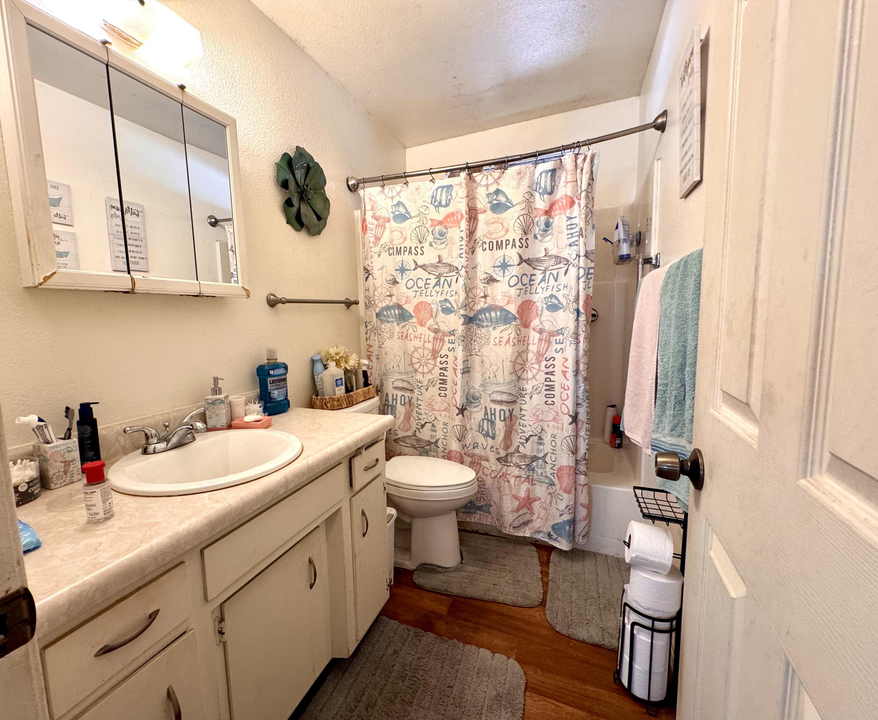 208 N B St, Exeter, CA 93221