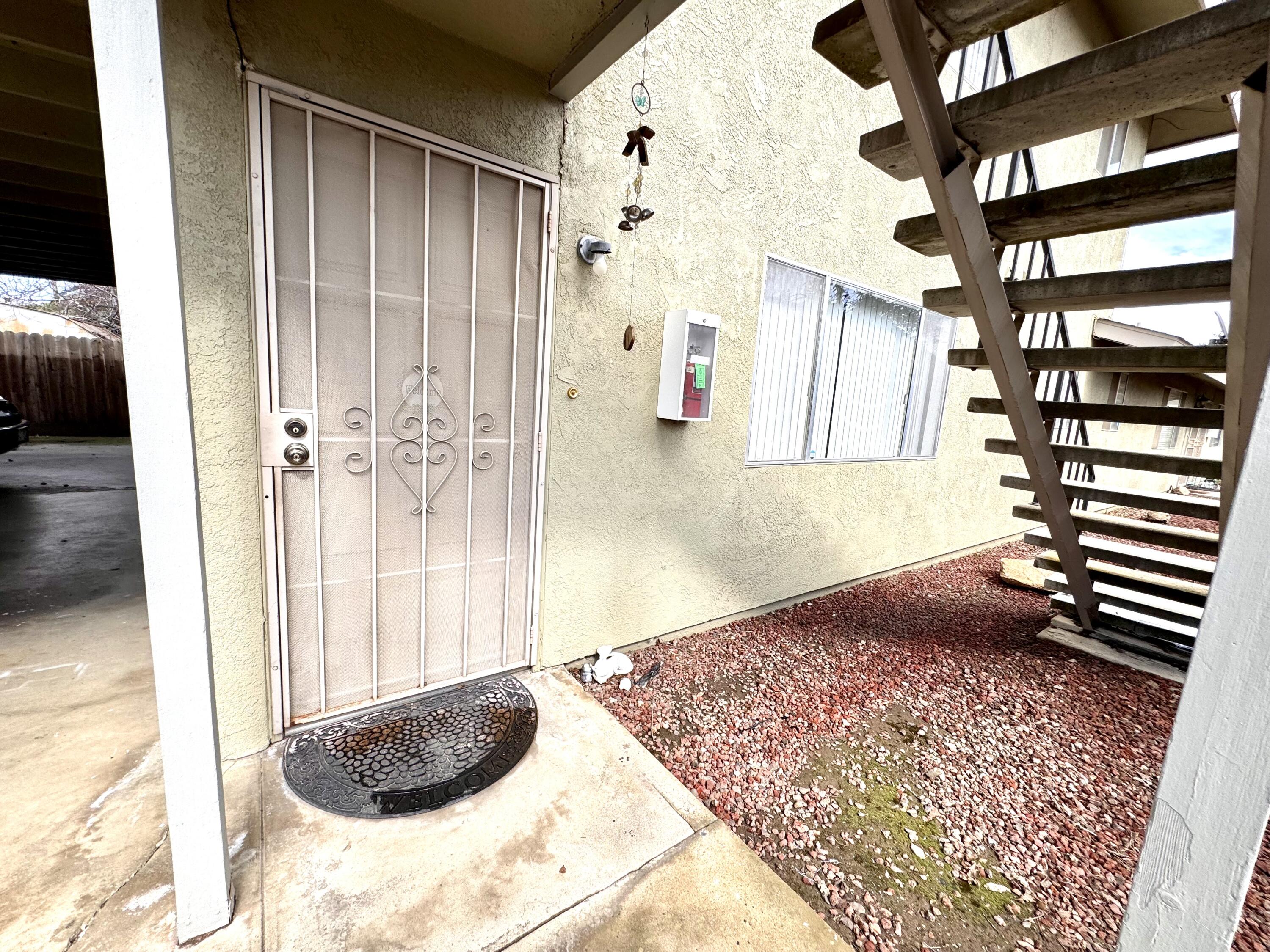 208 N B St, Exeter, CA 93221