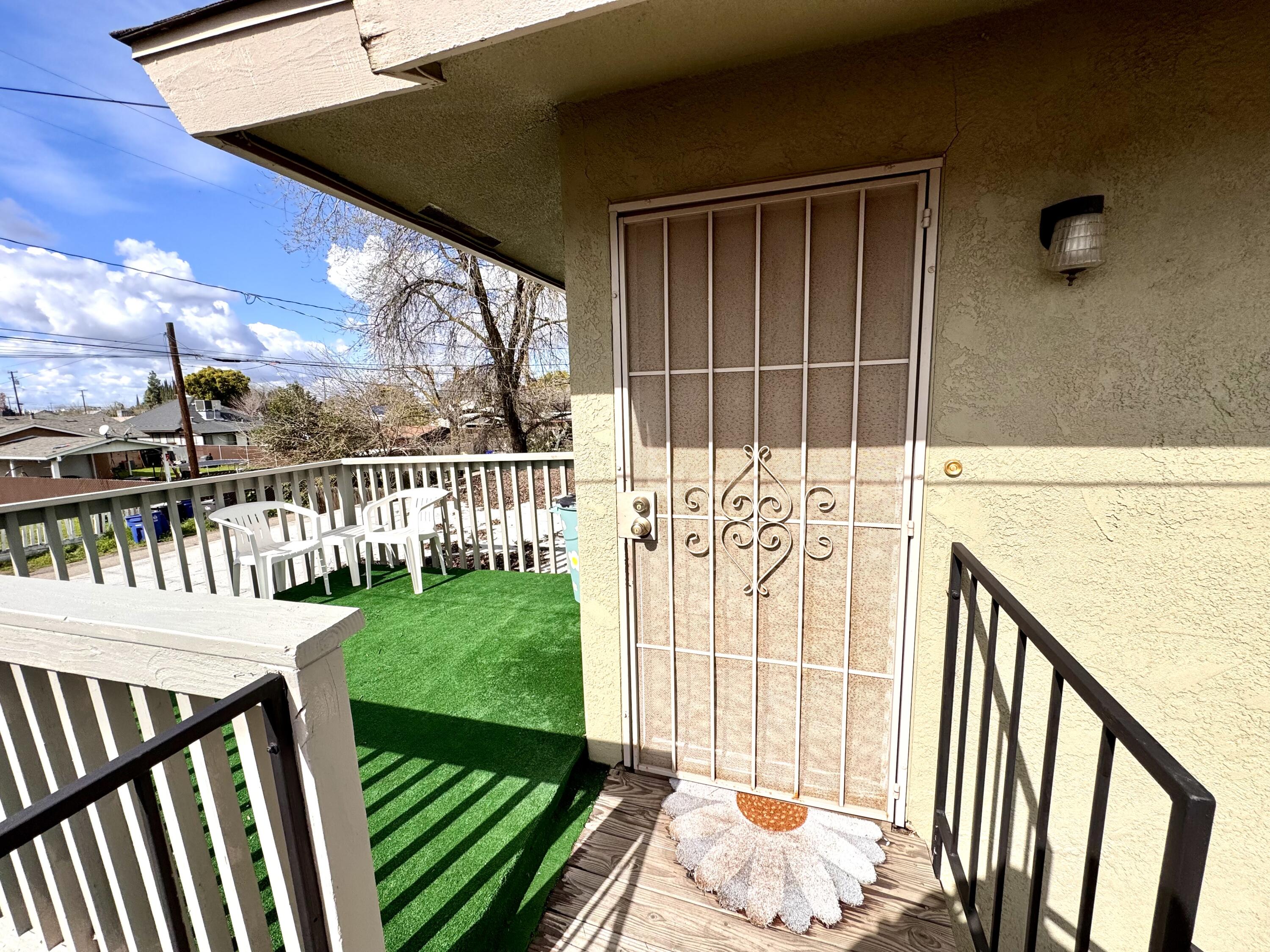 208 N B St, Exeter, CA 93221