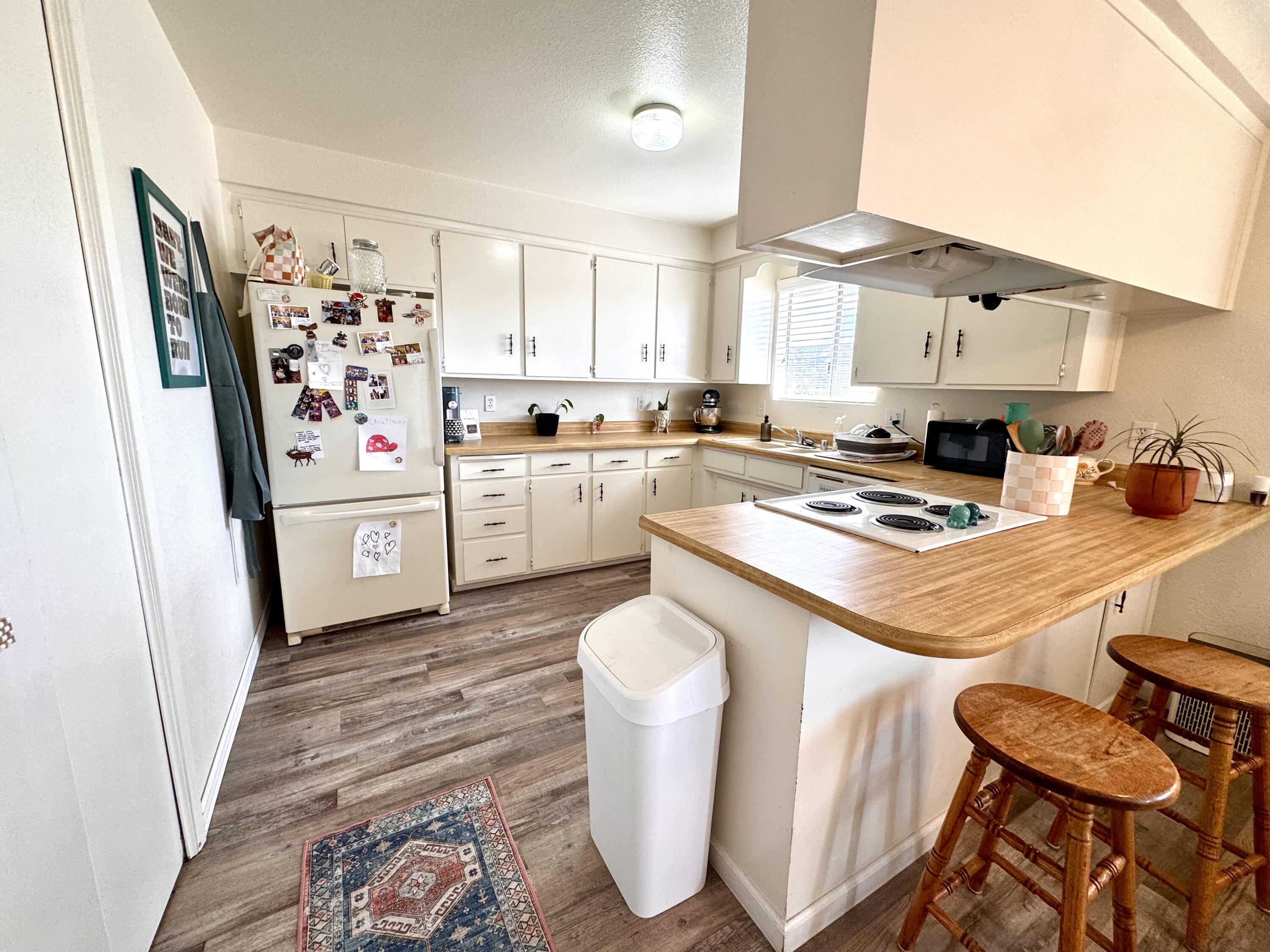 208 N B St, Exeter, CA 93221