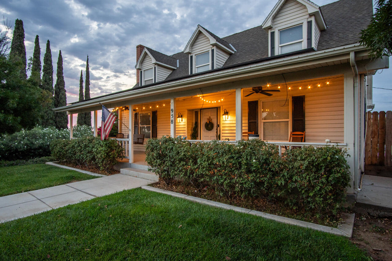 958 E Morton Hill Ave, Porterville, CA 93257