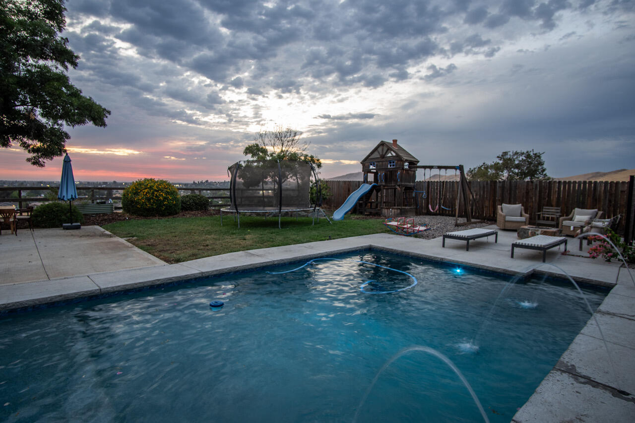 958 E Morton Hill Ave, Porterville, CA 93257