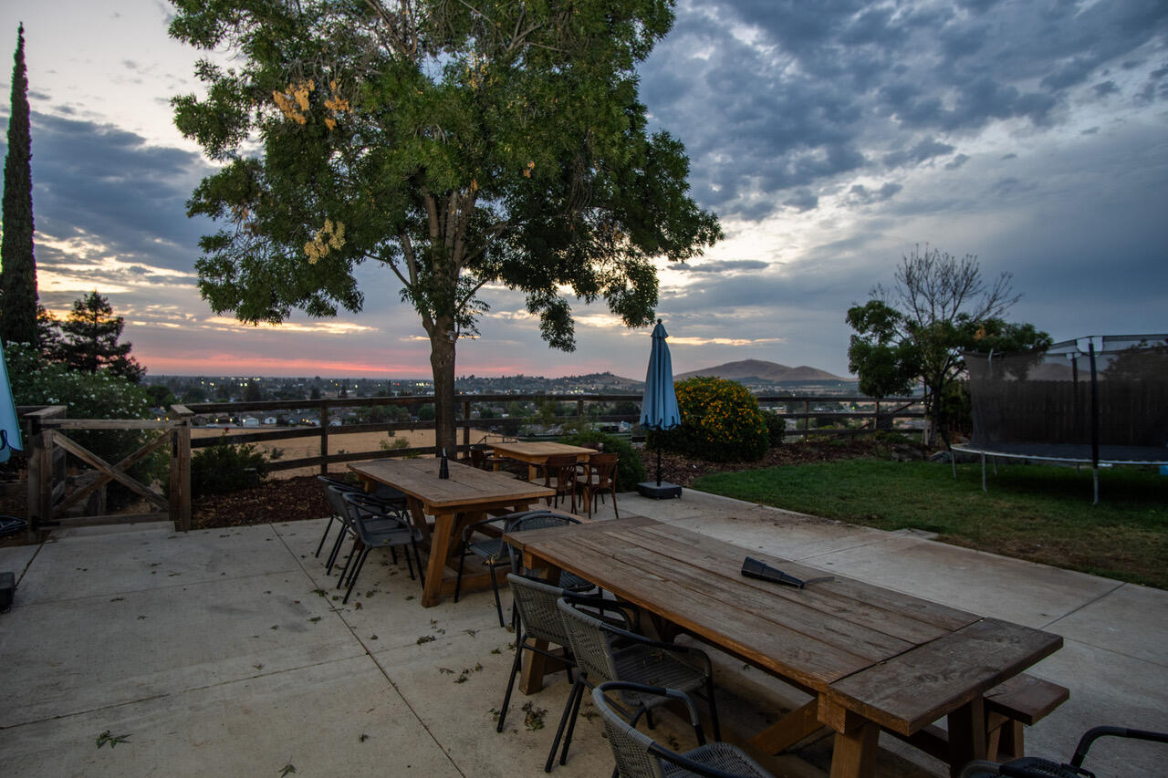 958 E Morton Hill Ave, Porterville, CA 93257