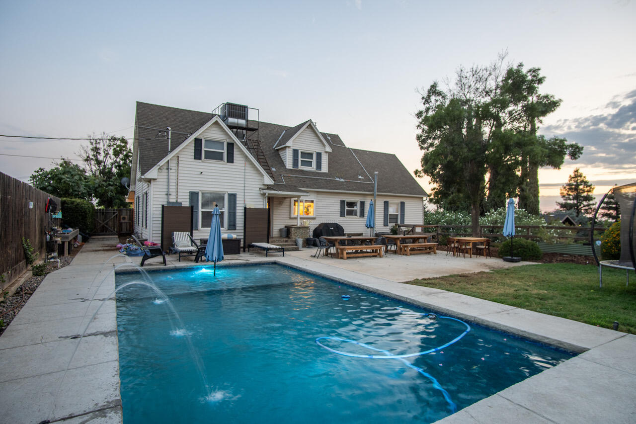 958 E Morton Hill Ave, Porterville, CA 93257