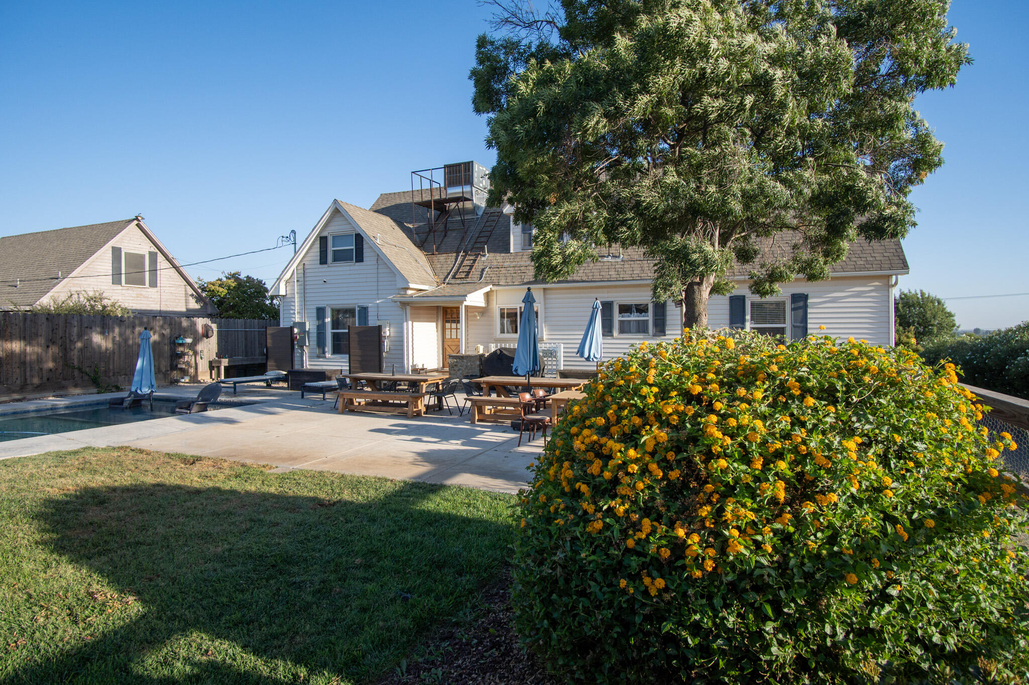 958 E Morton Hill Ave, Porterville, CA 93257