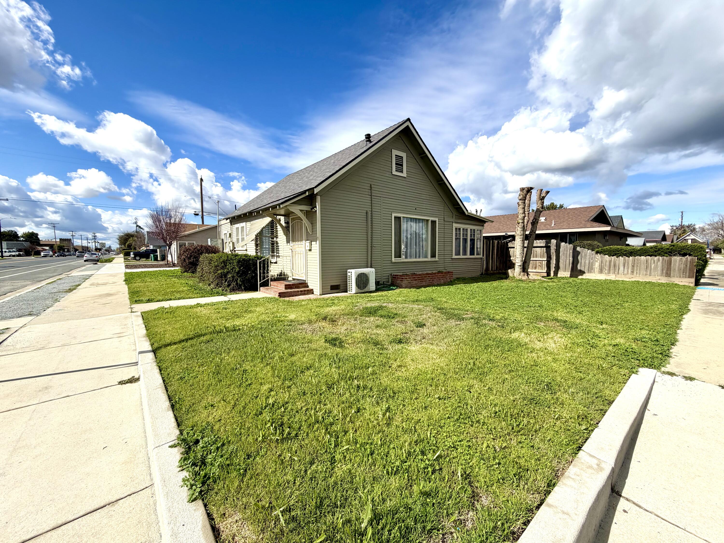 200 N B, Exeter, CA 93221