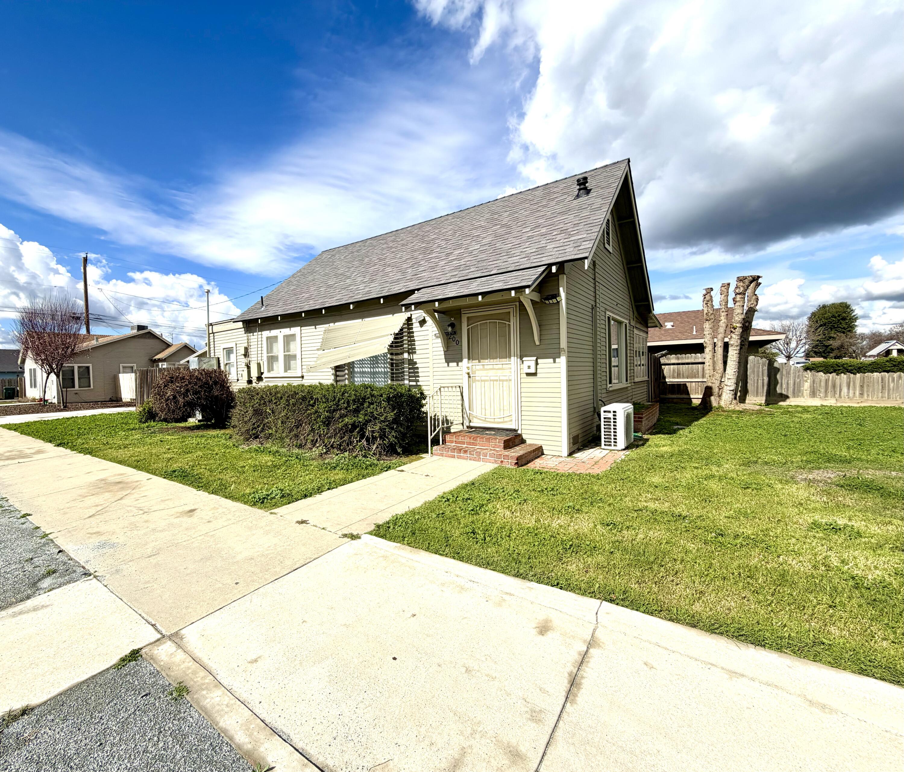 200 N B, Exeter, CA 93221