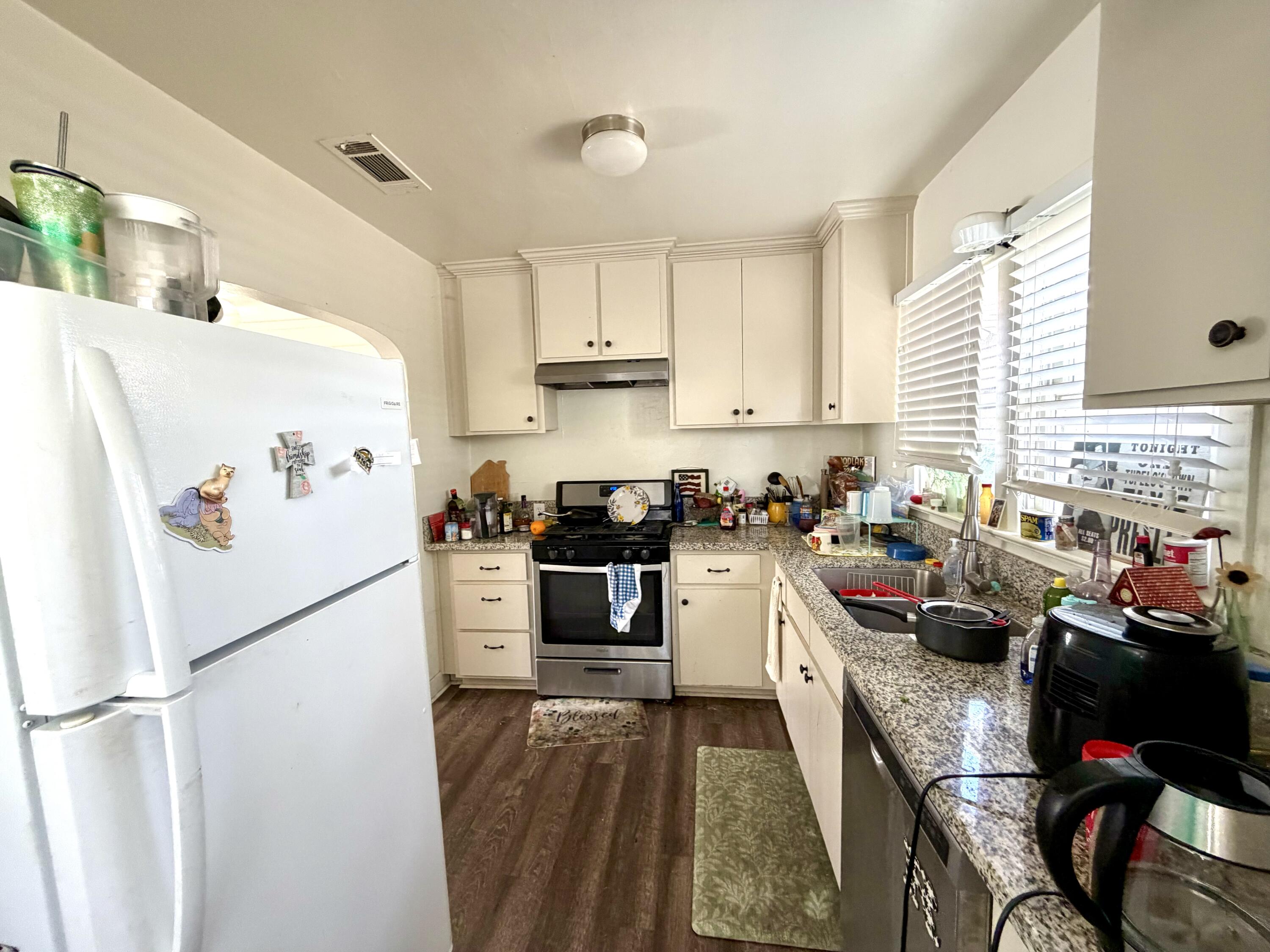 200 N B, Exeter, CA 93221