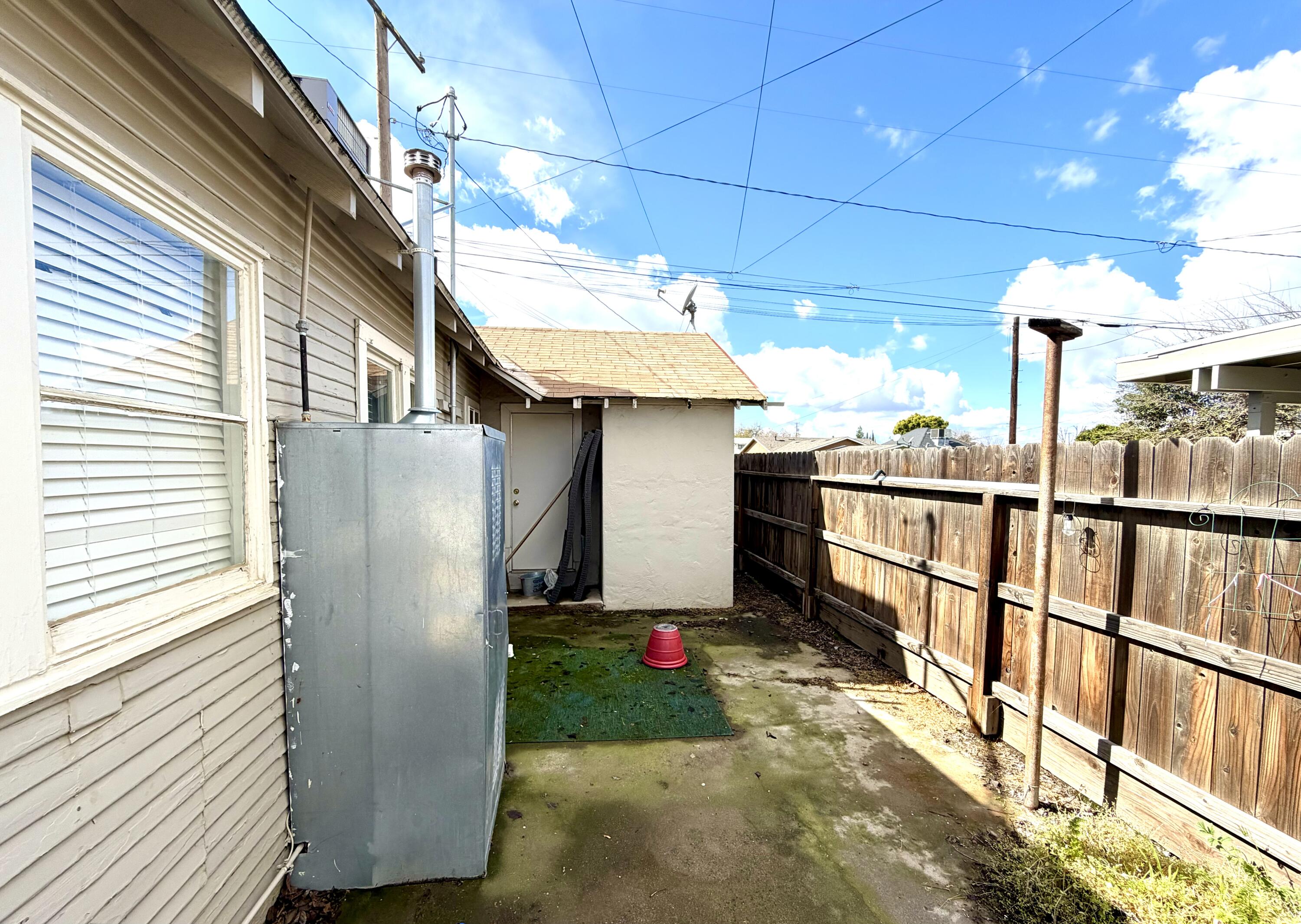 200 N B, Exeter, CA 93221