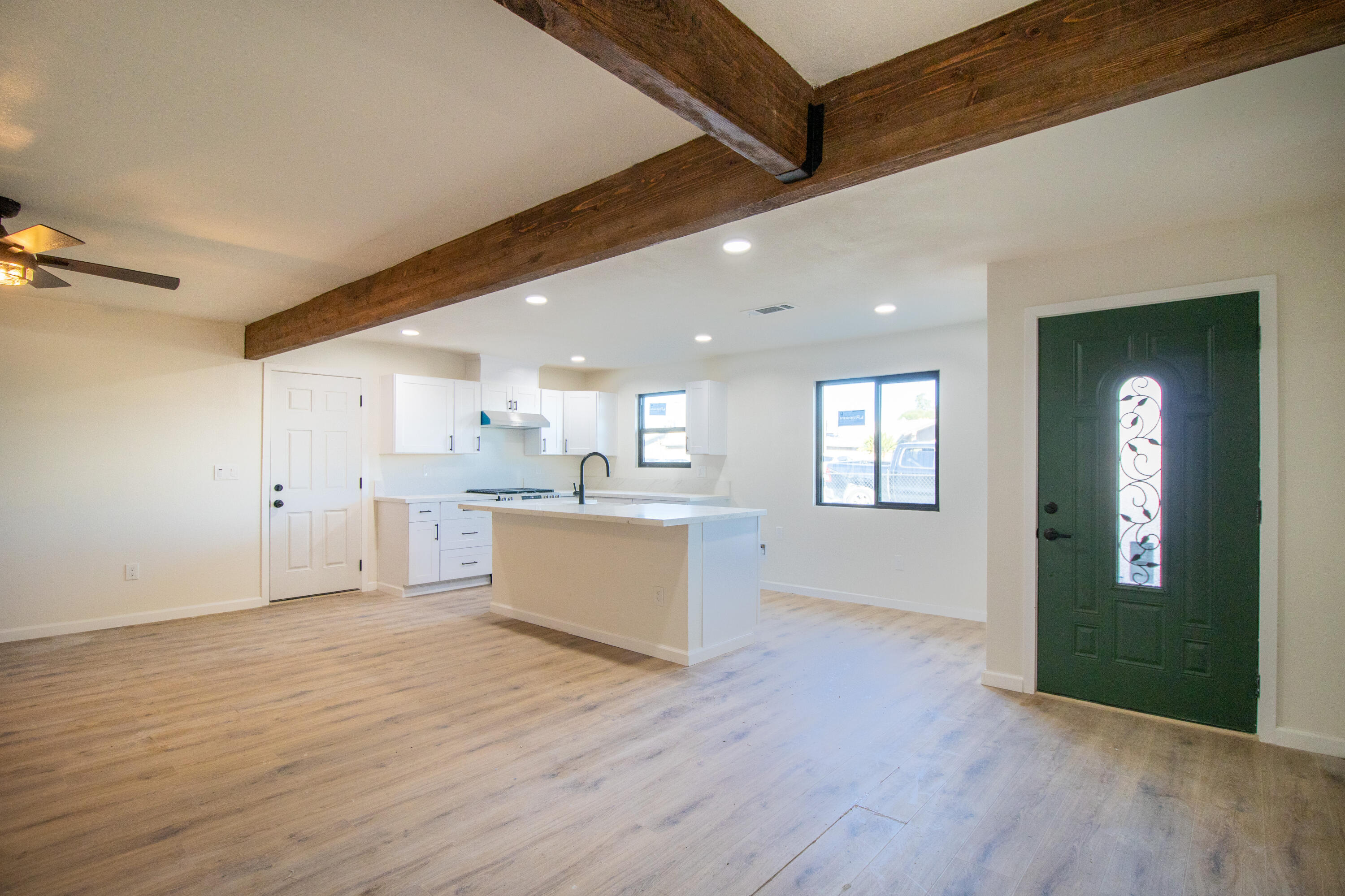 843 S Cottage St, Porterville, CA 93257