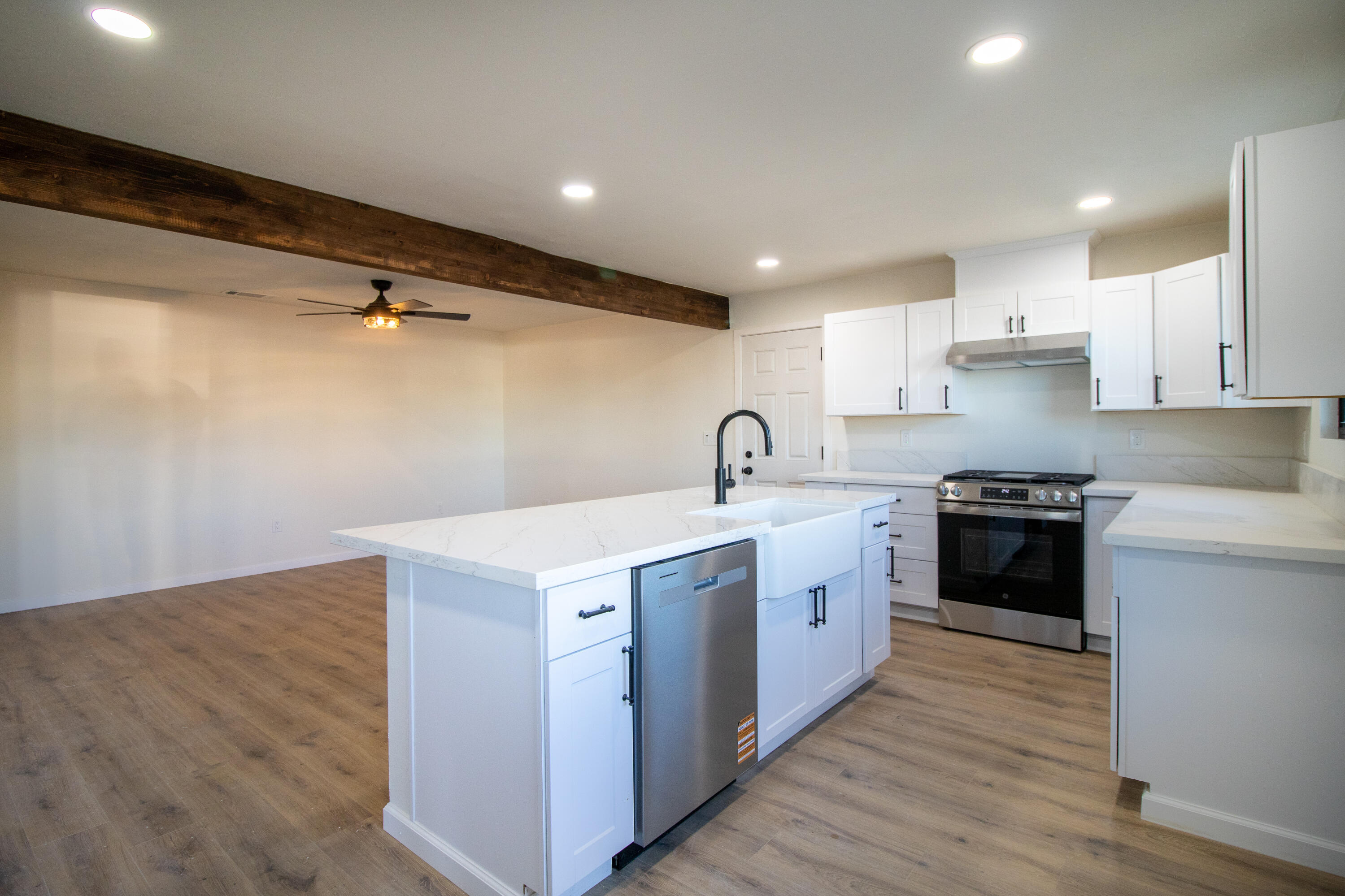 843 S Cottage St, Porterville, CA 93257