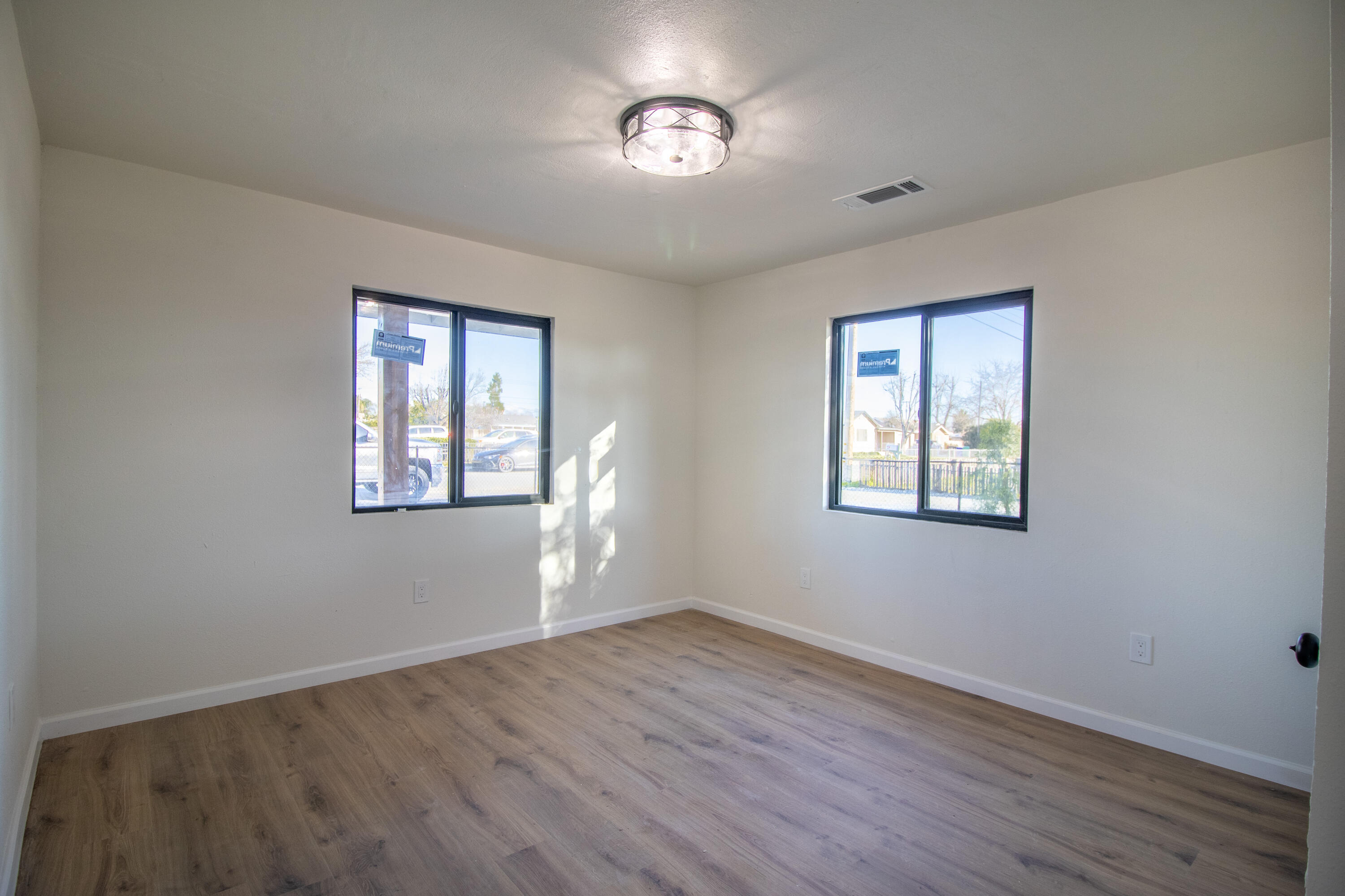 843 S Cottage St, Porterville, CA 93257