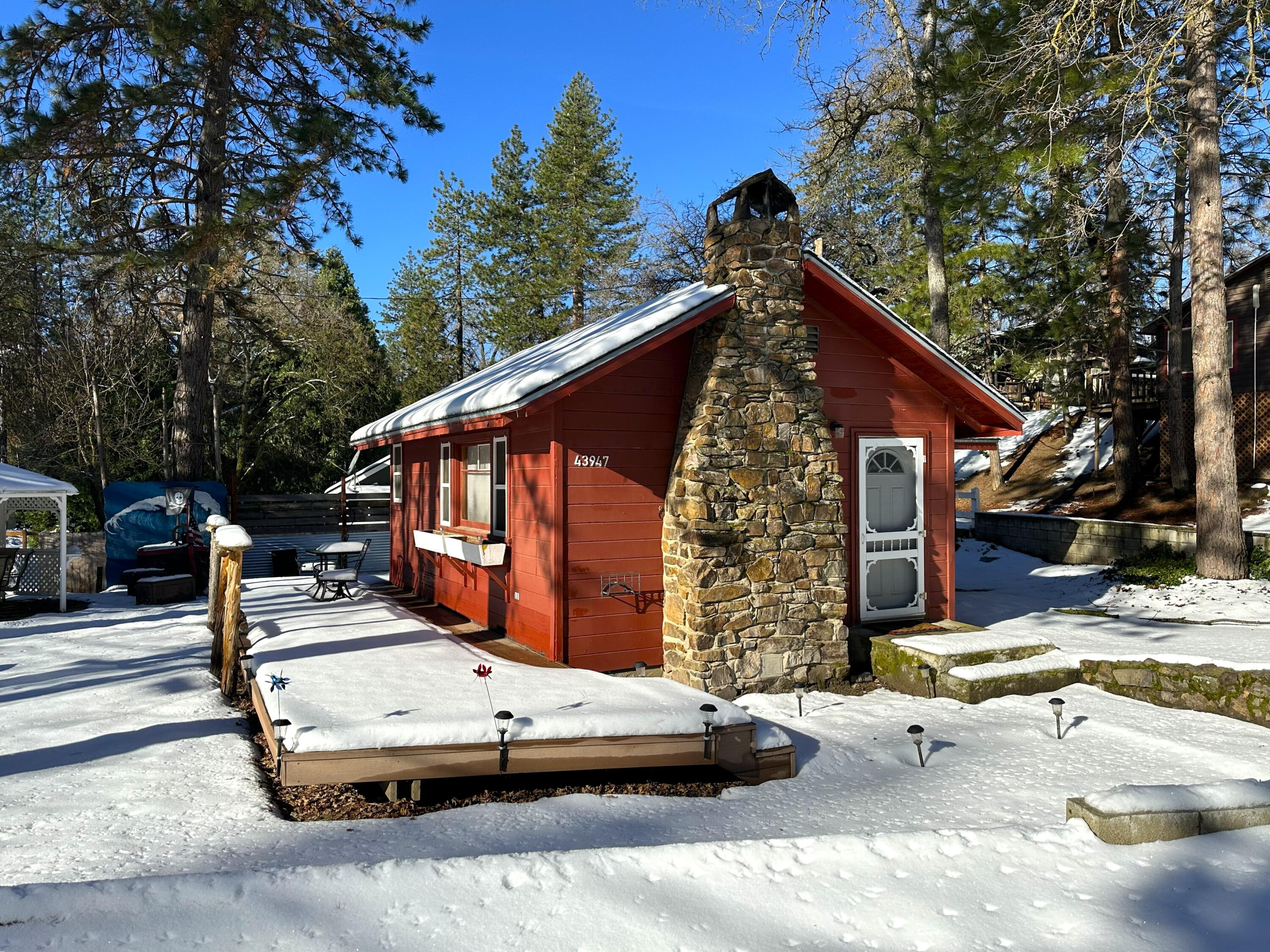 43947 Pine Flat Dr, California Hot Springs, CA 93207