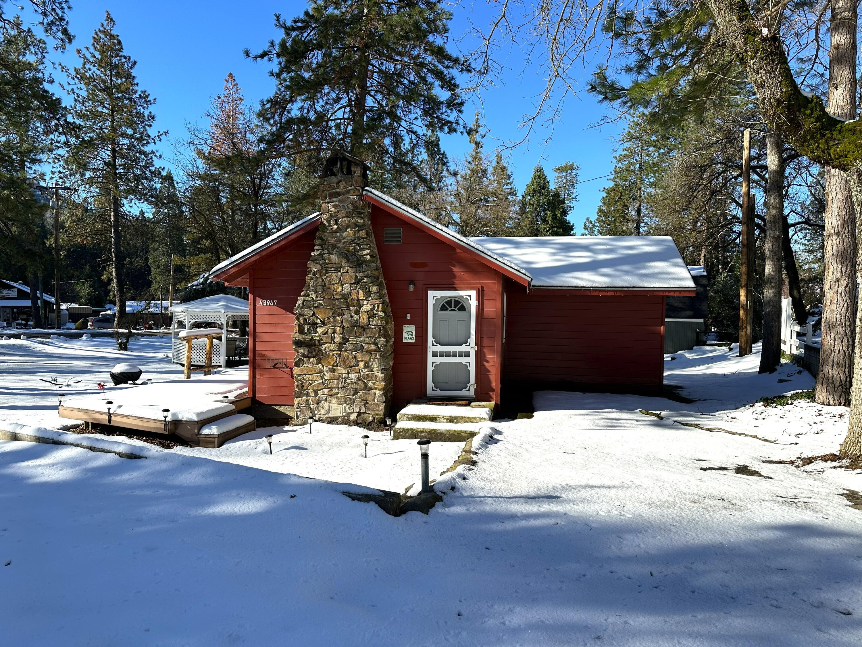 43947 Pine Flat Dr, California Hot Springs, CA 93207