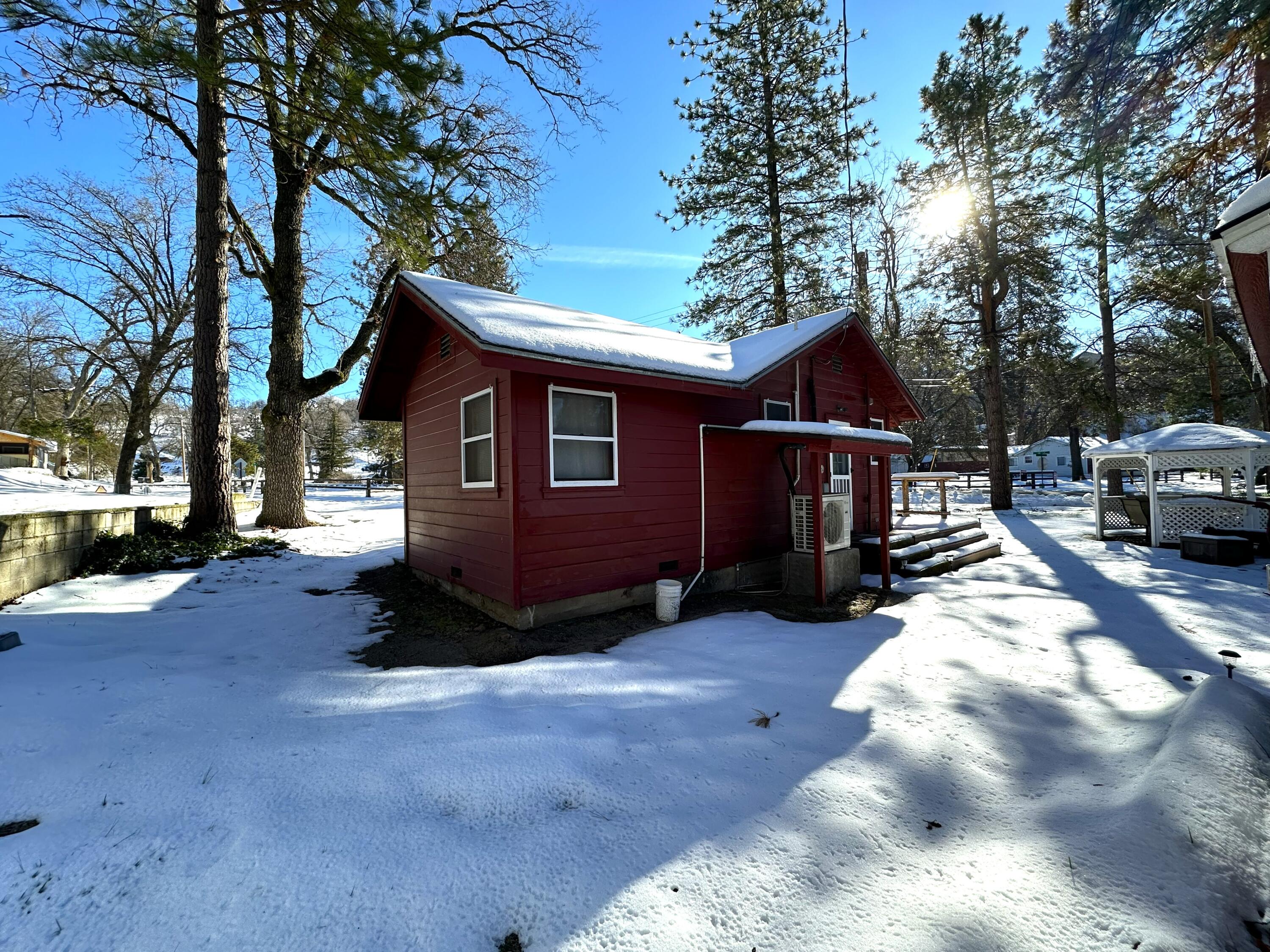 43947 Pine Flat Dr, California Hot Springs, CA 93207