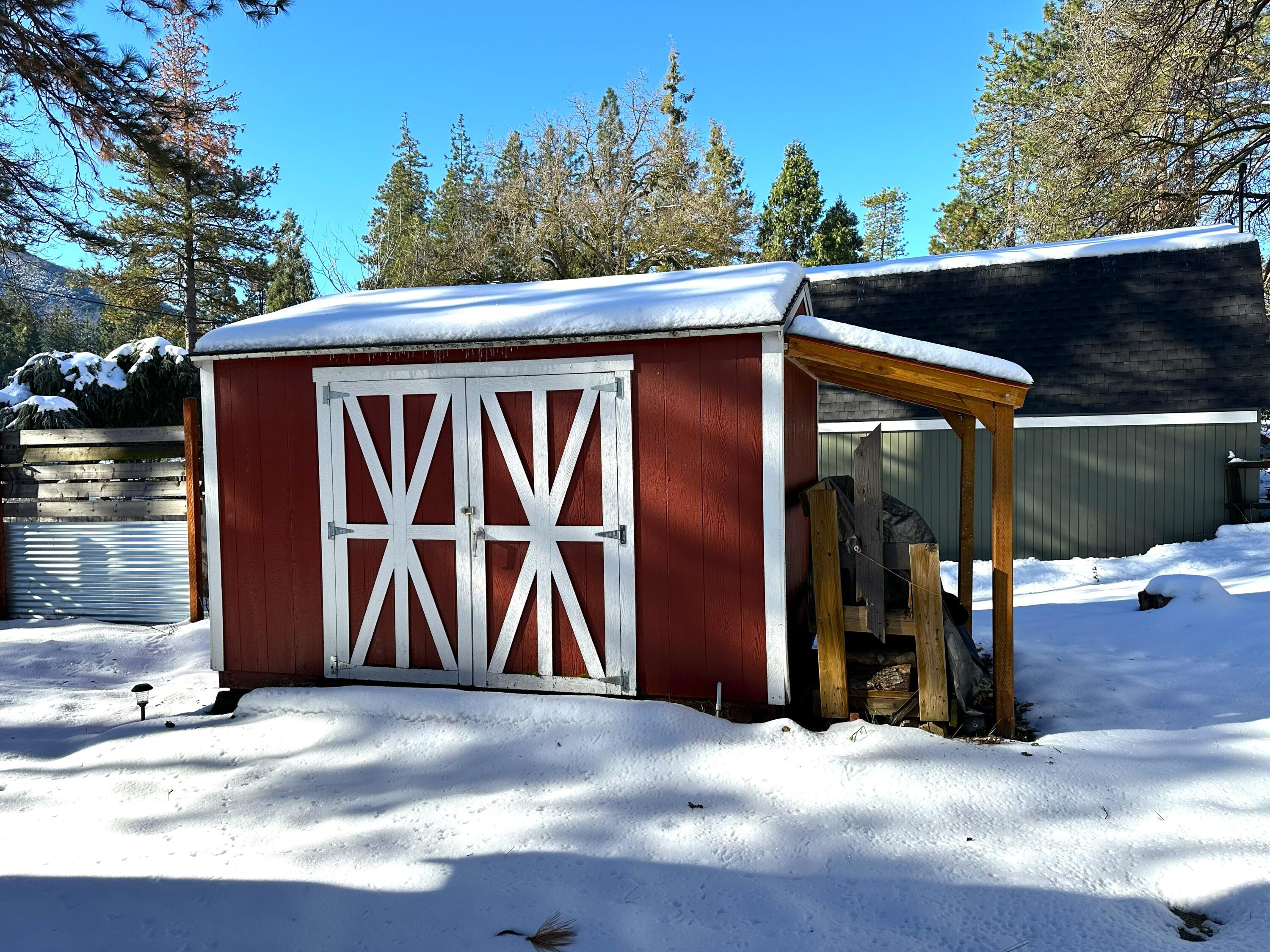 43947 Pine Flat Dr, California Hot Springs, CA 93207