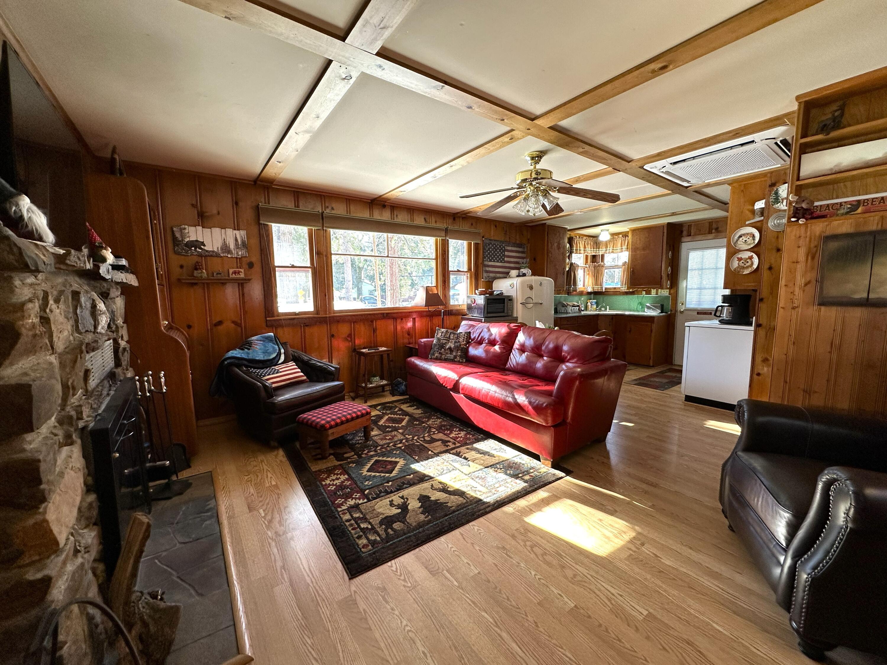 43947 Pine Flat Dr, California Hot Springs, CA 93207