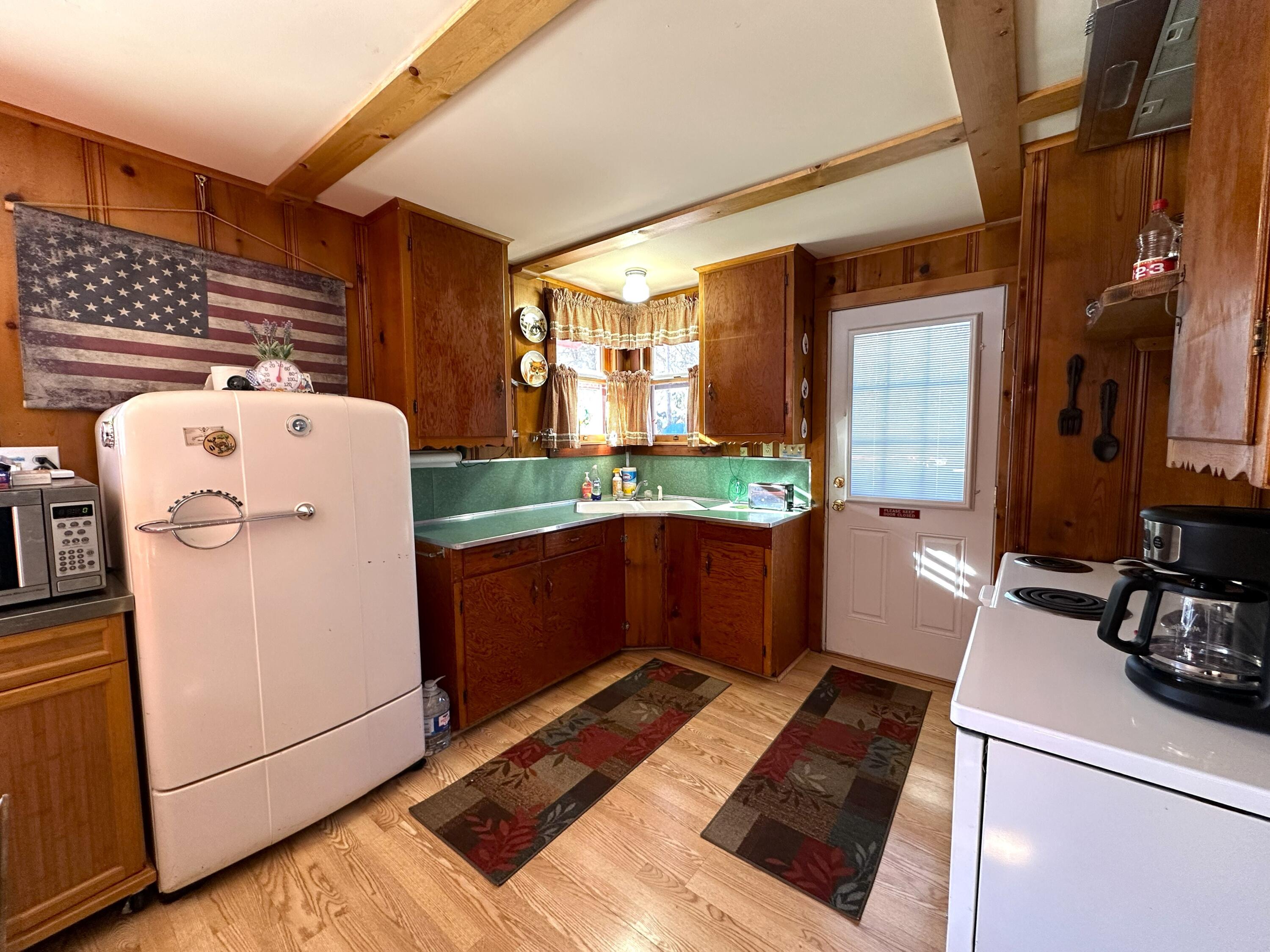 43947 Pine Flat Dr, California Hot Springs, CA 93207