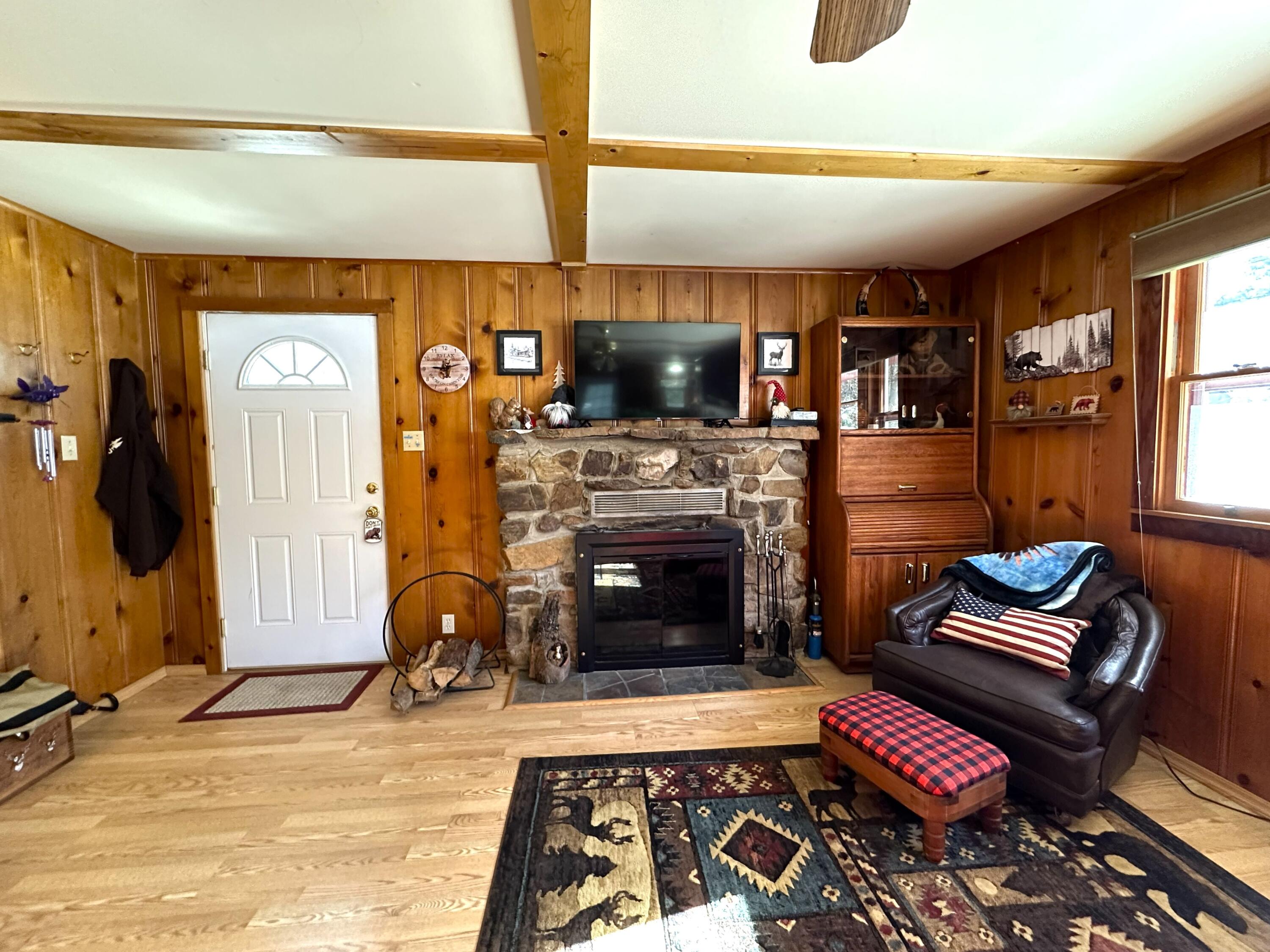 43947 Pine Flat Dr, California Hot Springs, CA 93207
