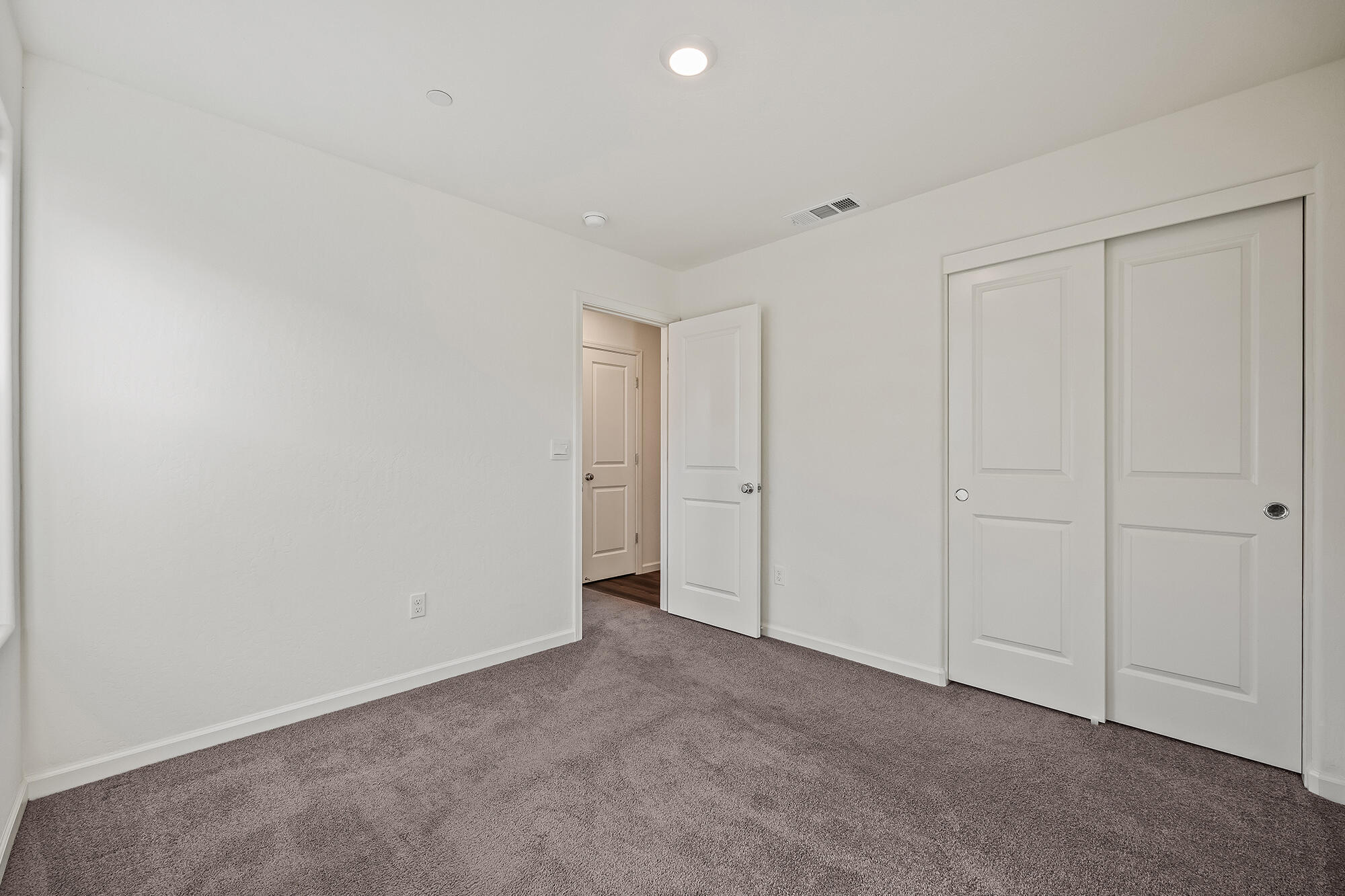 584 Shadow Creek Ct, Tulare, CA 93274