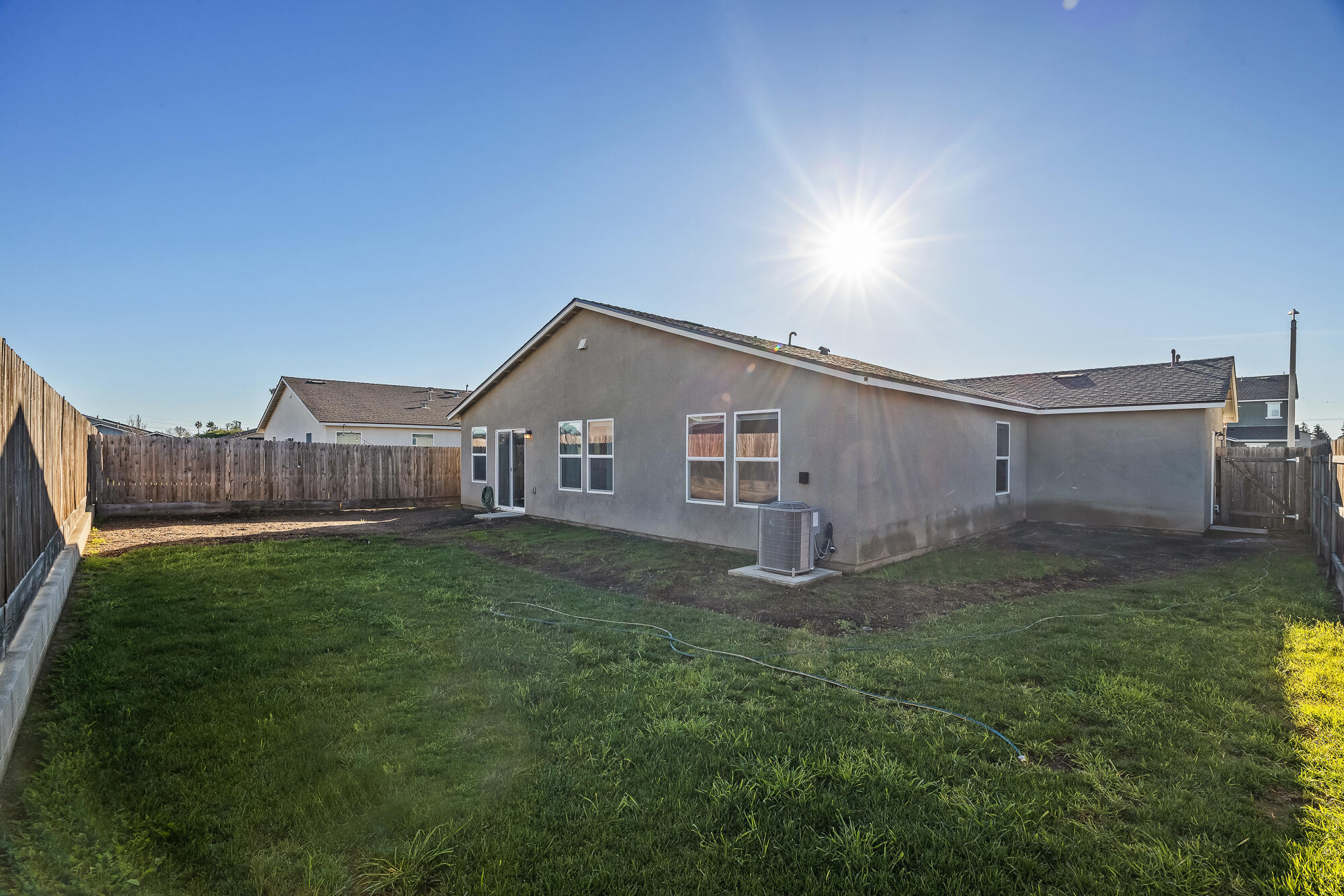 584 Shadow Creek Ct, Tulare, CA 93274