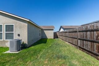 584 Shadow Creek Ct, Tulare, CA 93274