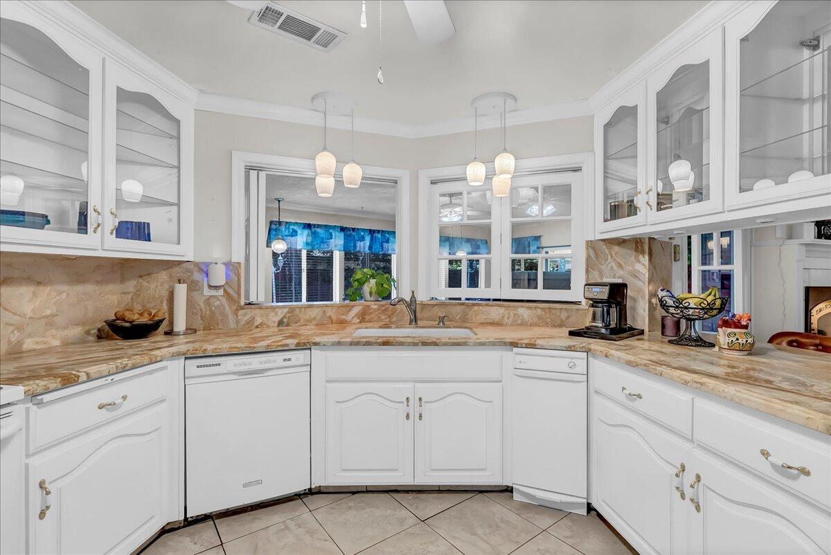 45 Lyon Ave, Sanger, CA 93657