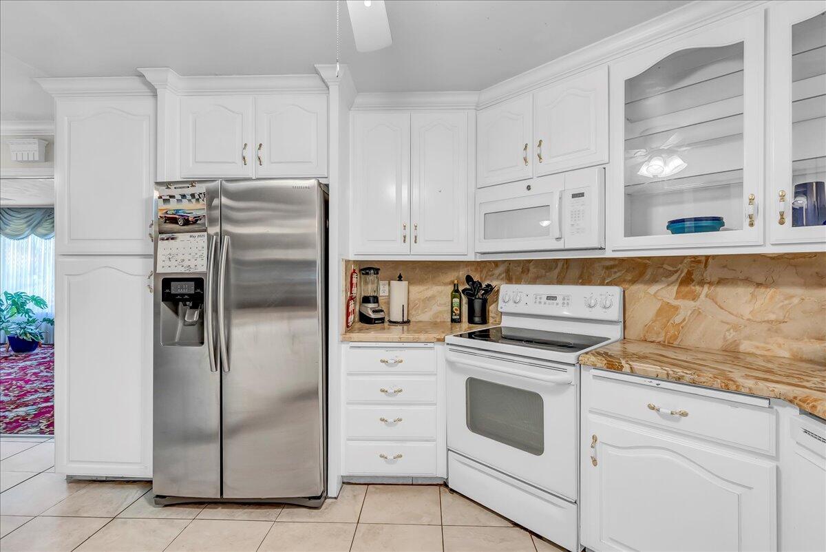 45 Lyon Ave, Sanger, CA 93657