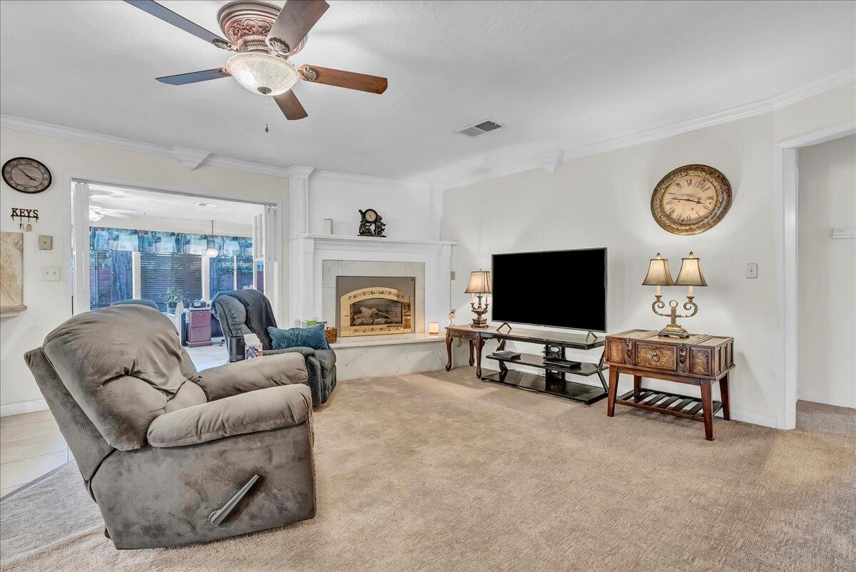 45 Lyon Ave, Sanger, CA 93657