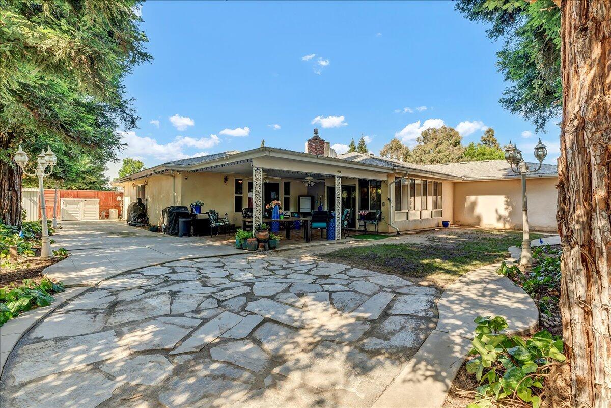 45 Lyon Ave, Sanger, CA 93657