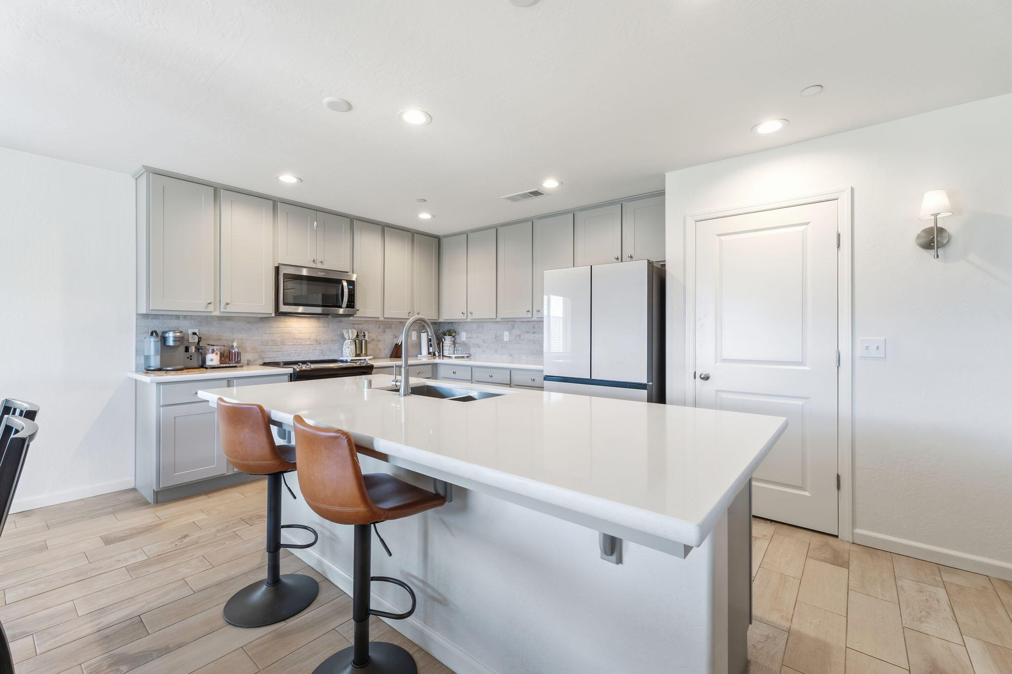 2131 W Ambassador Way, Hanford, CA 93230