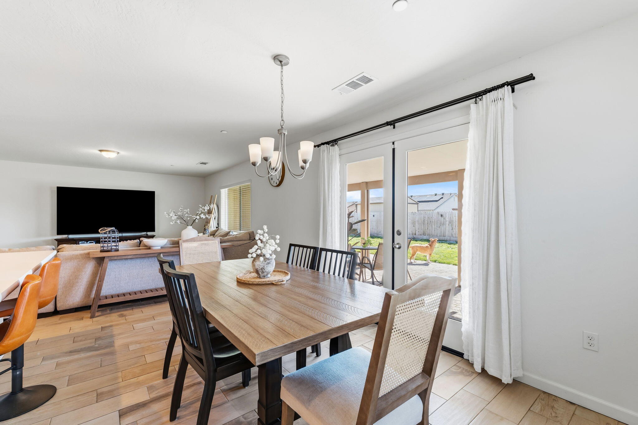 2131 W Ambassador Way, Hanford, CA 93230