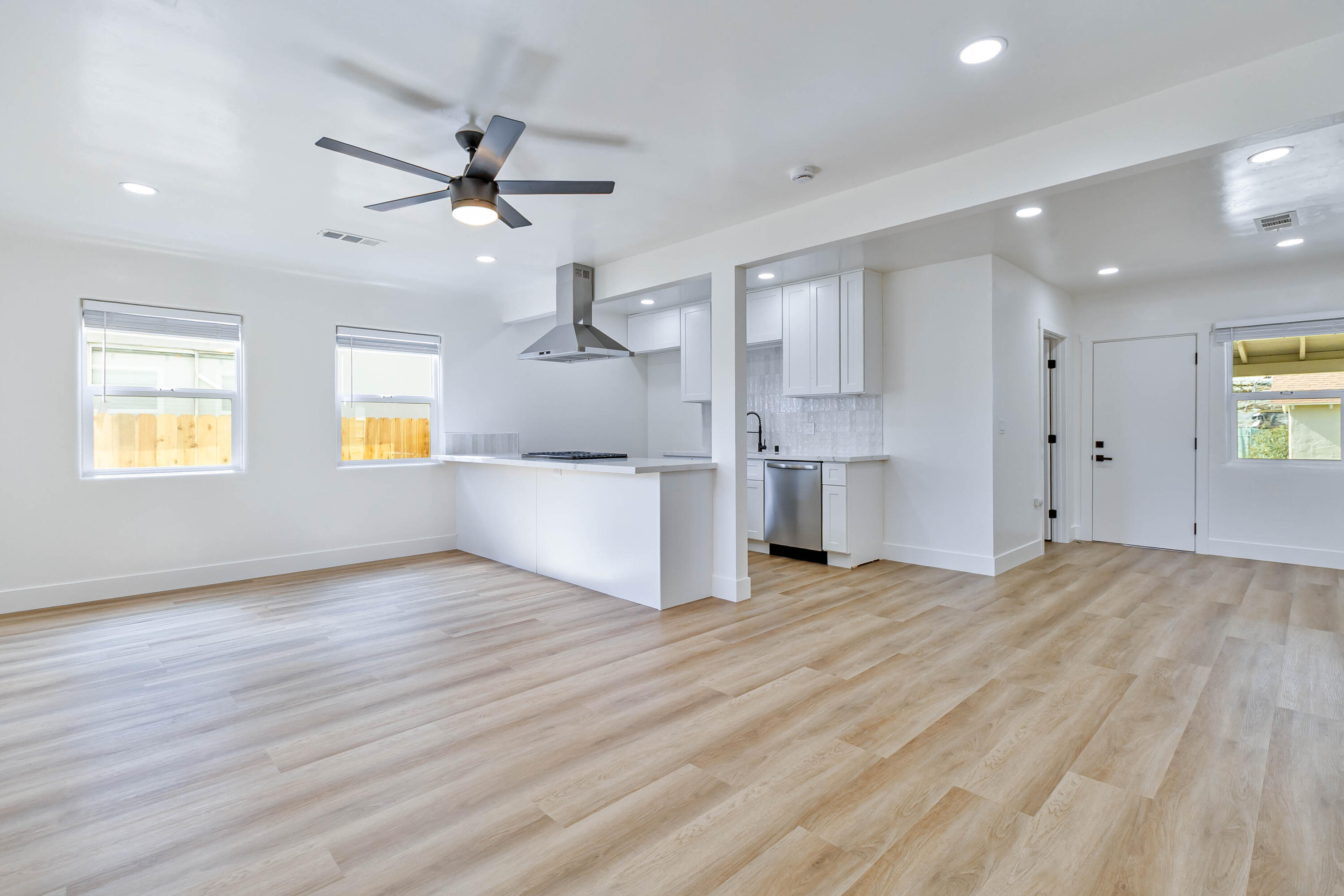 257 N F St, Tulare, CA 93274