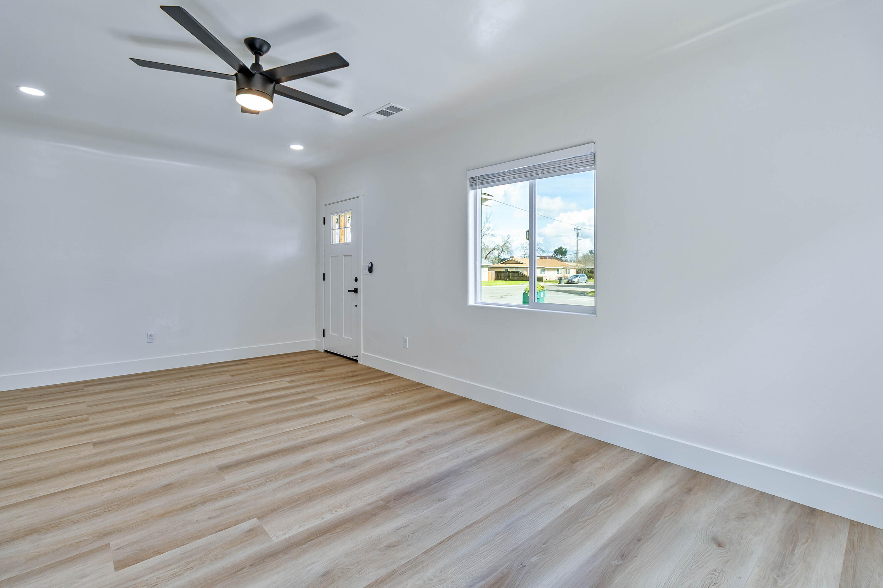 257 N F St, Tulare, CA 93274