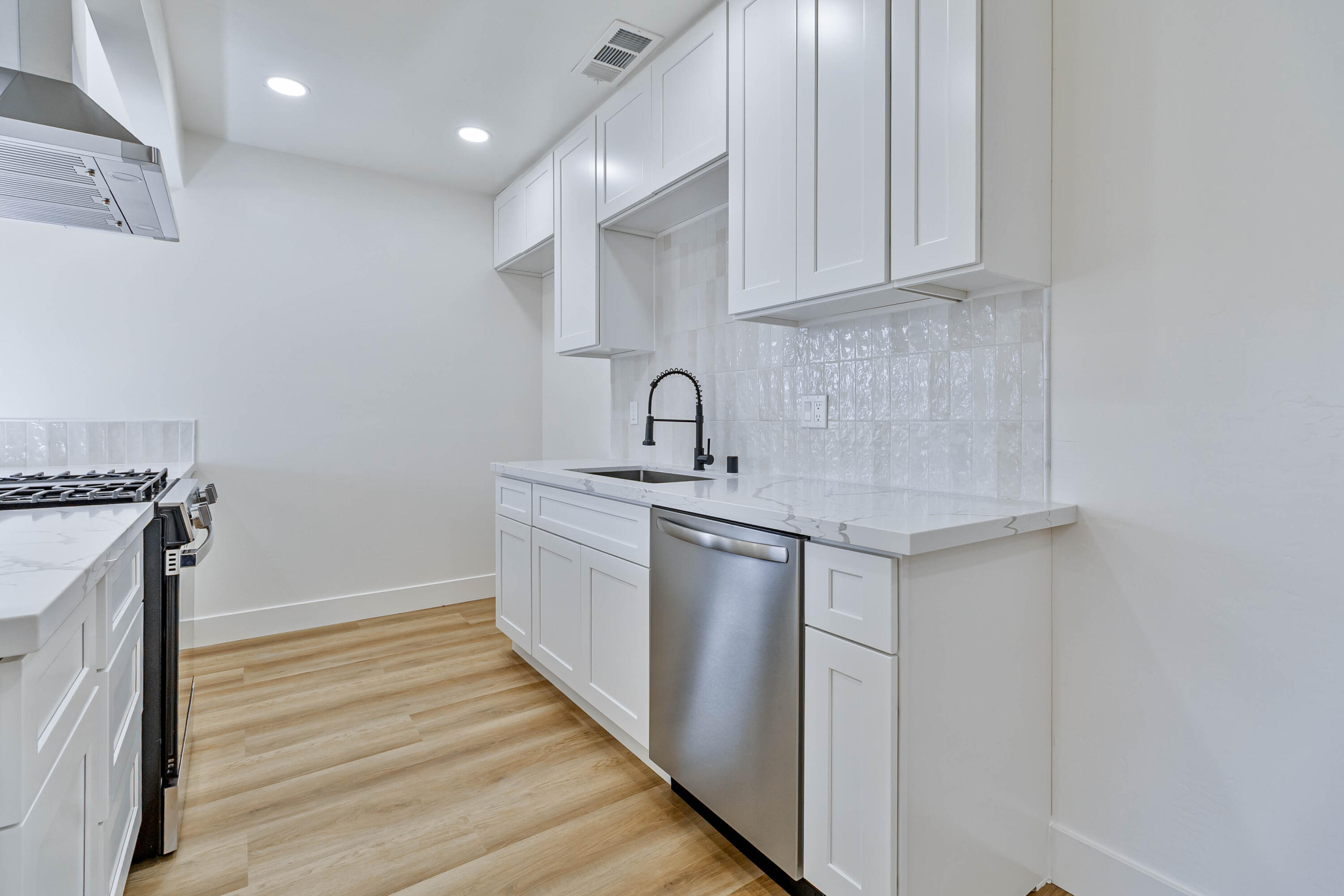 257 N F St, Tulare, CA 93274