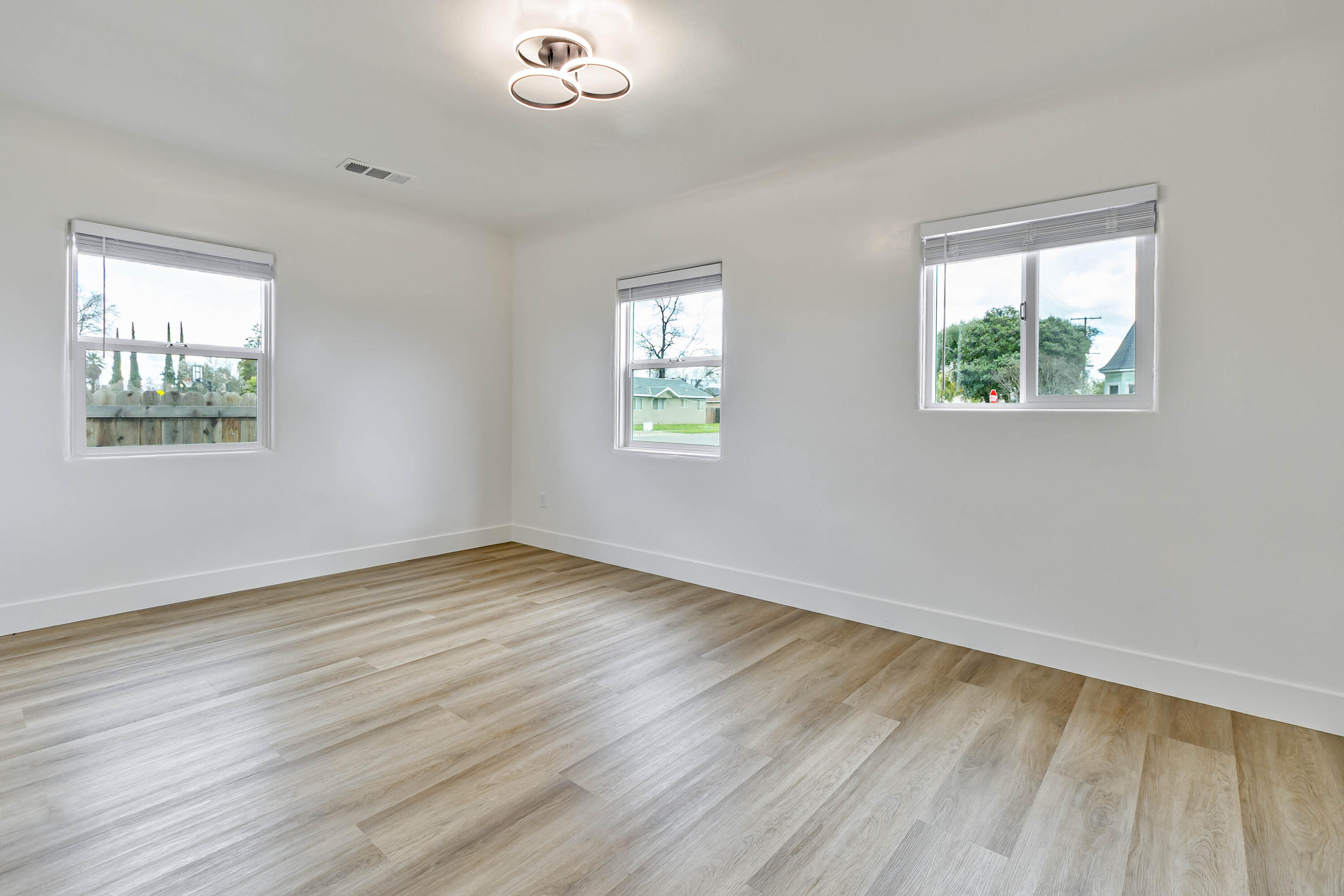 257 N F St, Tulare, CA 93274