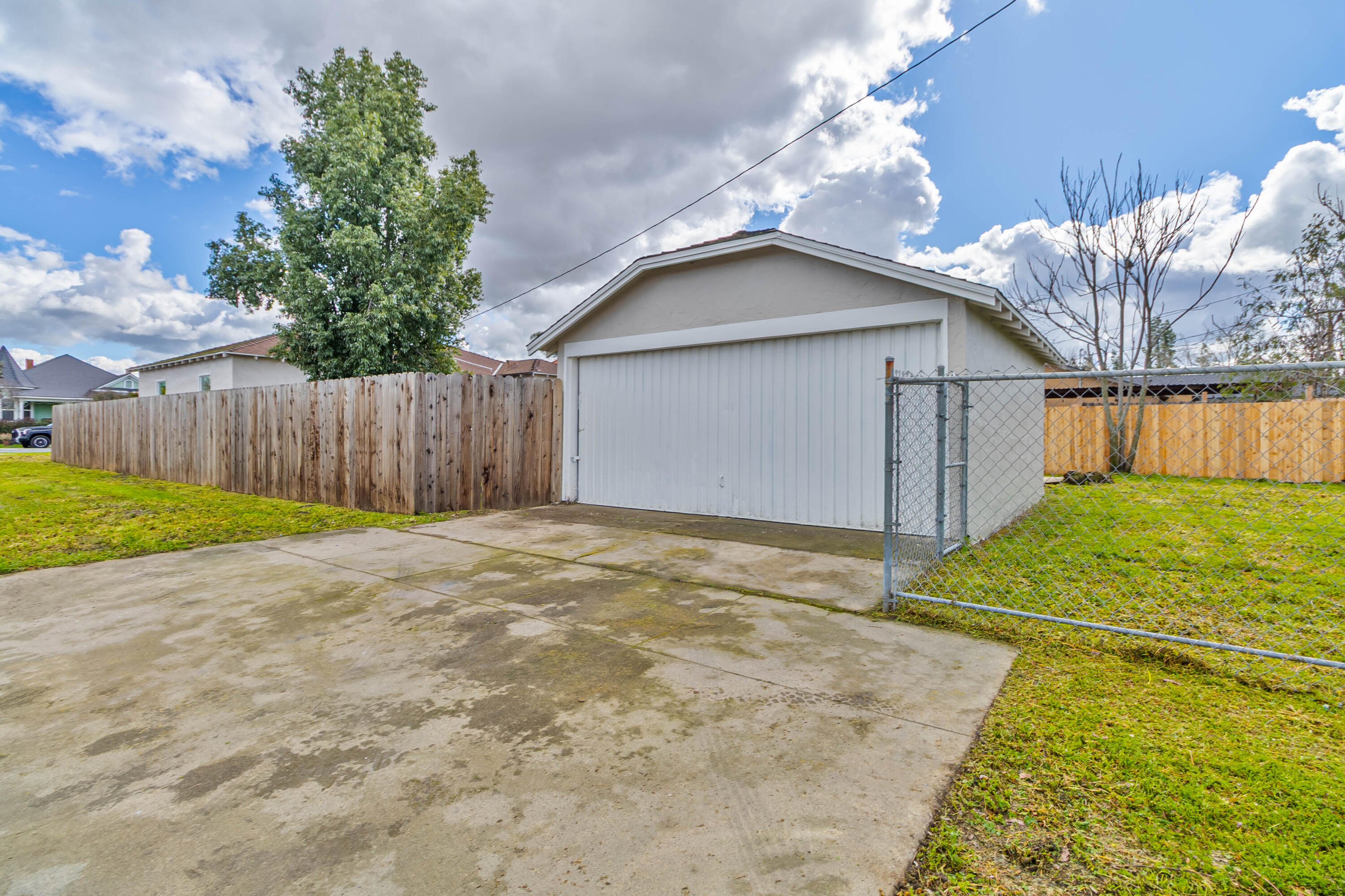 257 N F St, Tulare, CA 93274