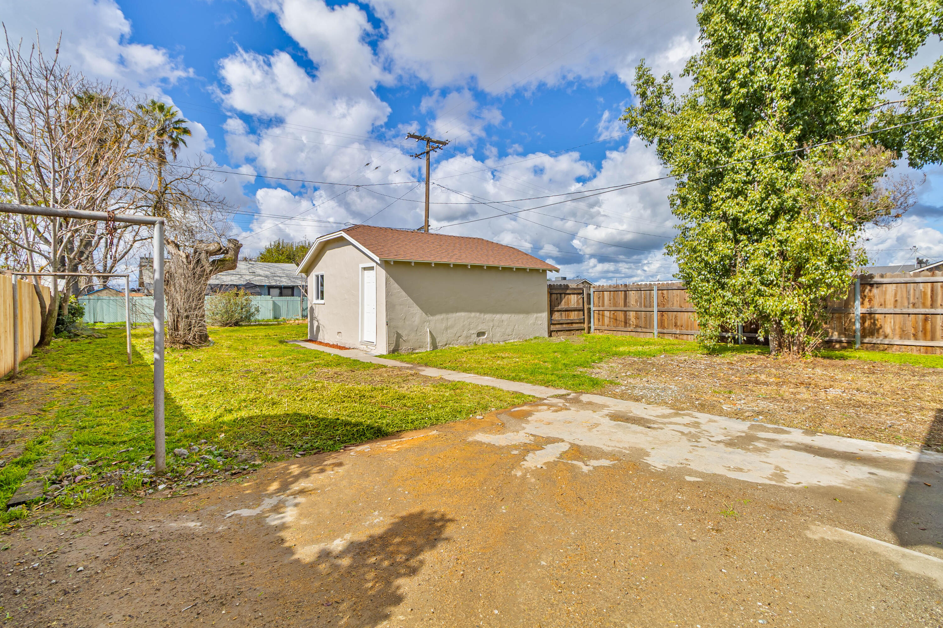 257 N F St, Tulare, CA 93274