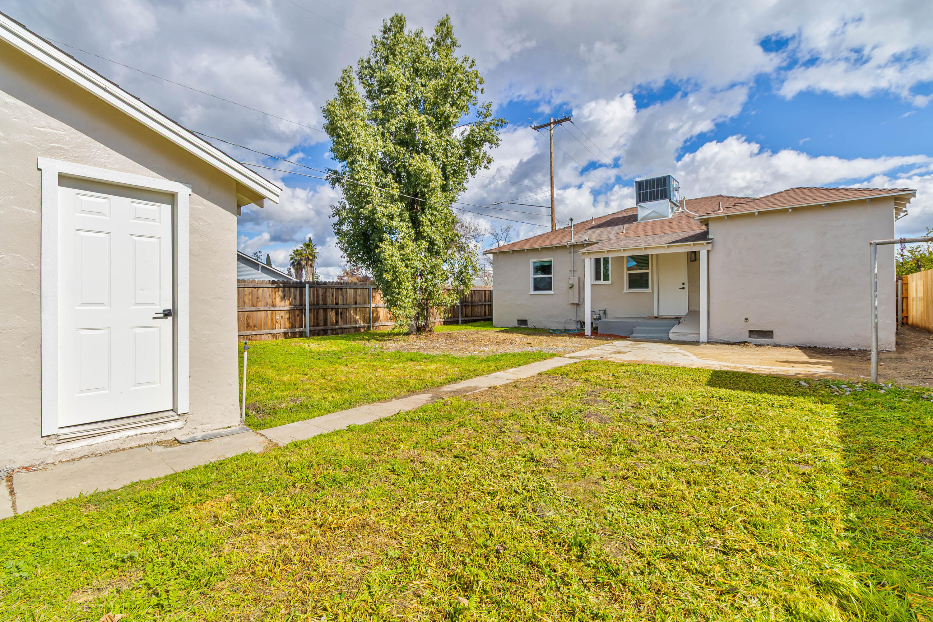 257 N F St, Tulare, CA 93274
