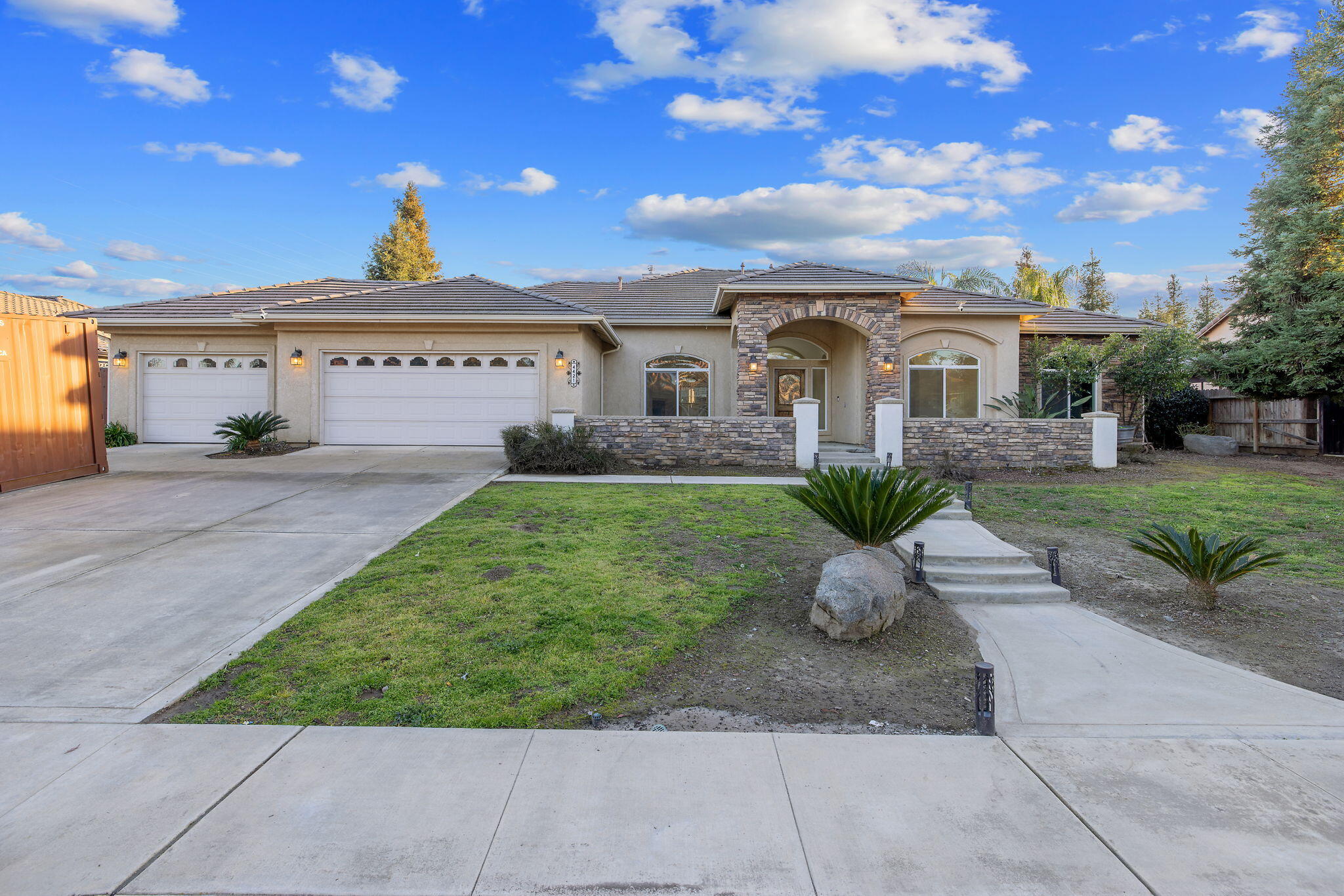 4421 E Douglas Ave, Visalia, CA 93292