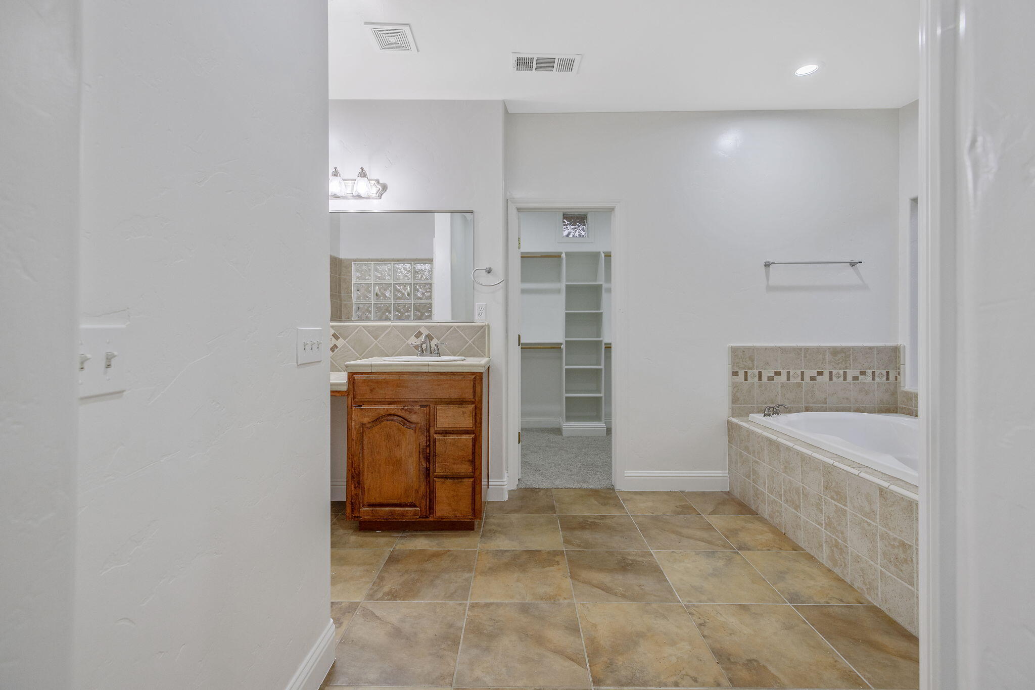 4421 E Douglas Ave, Visalia, CA 93292