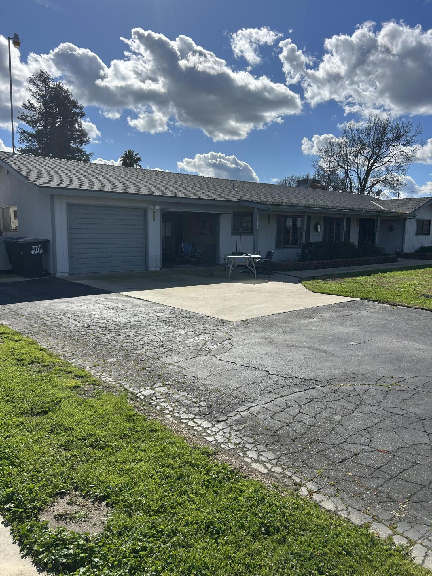 2745 E NE Goshen Ave, Visalia, CA 93292