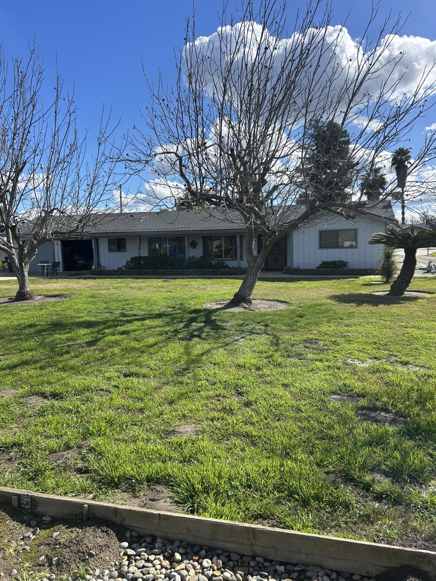 2745 E NE Goshen Ave, Visalia, CA 93292