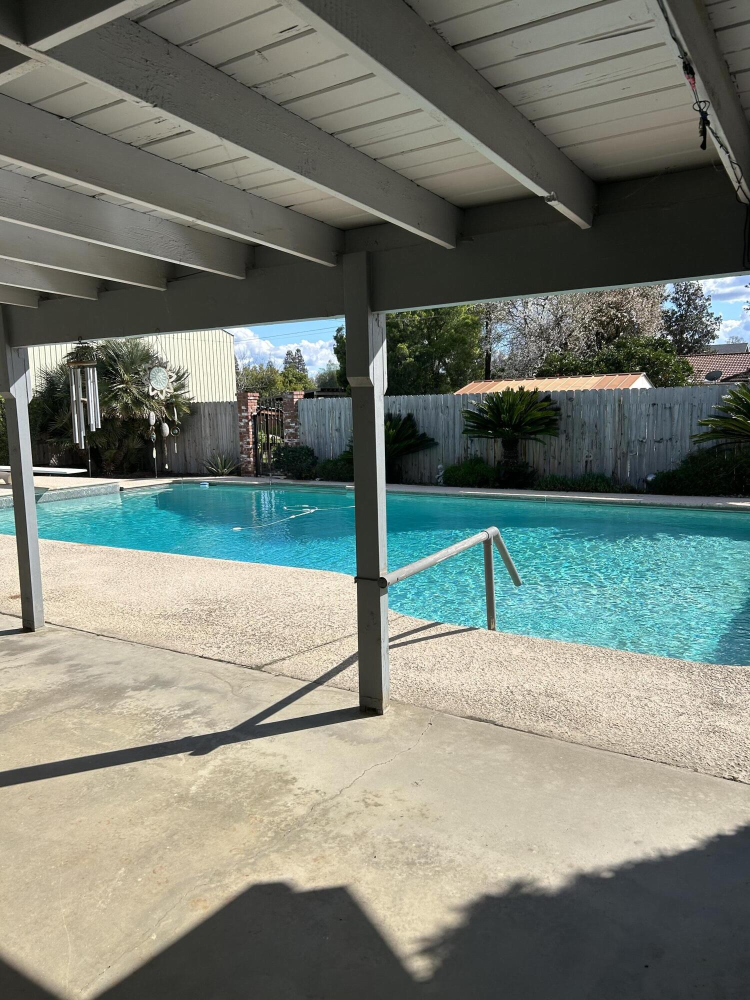 2745 E NE Goshen Ave, Visalia, CA 93292