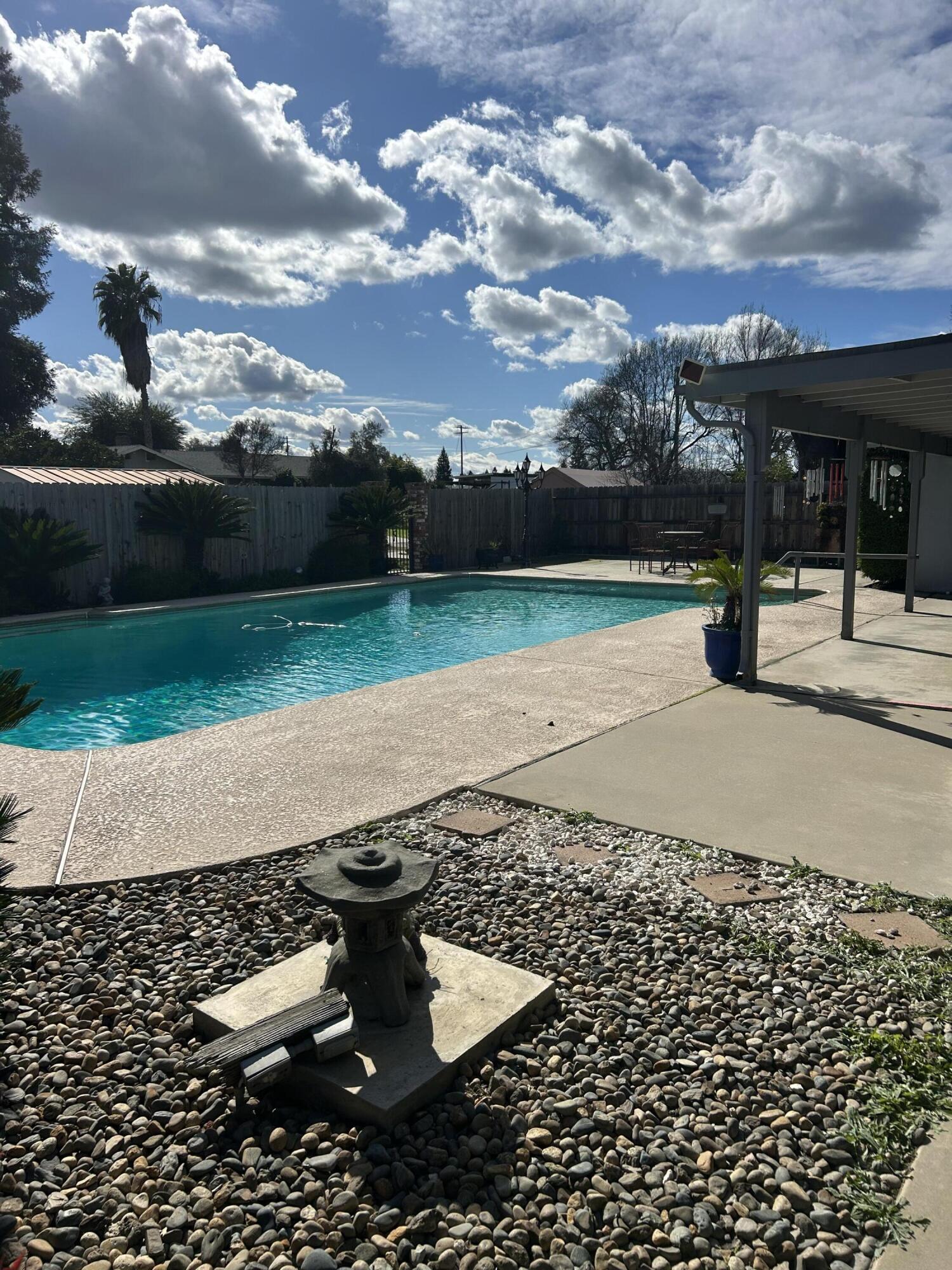 2745 E NE Goshen Ave, Visalia, CA 93292