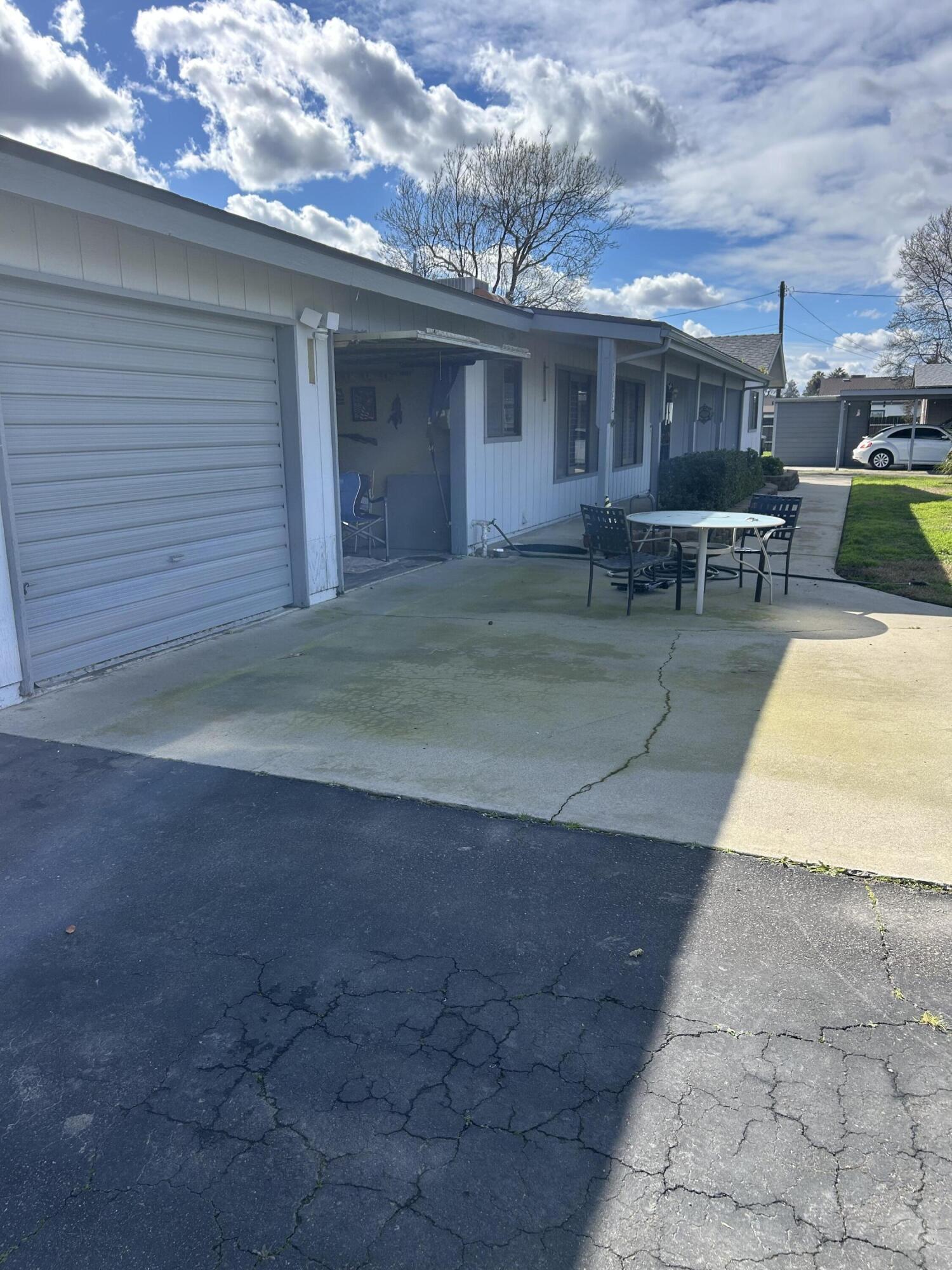 2745 E NE Goshen Ave, Visalia, CA 93292