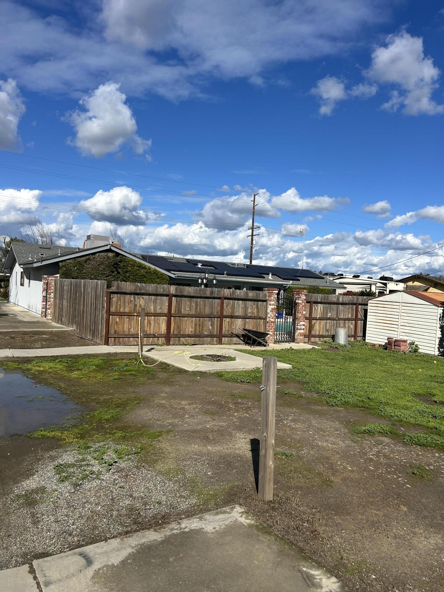 2745 E NE Goshen Ave, Visalia, CA 93292